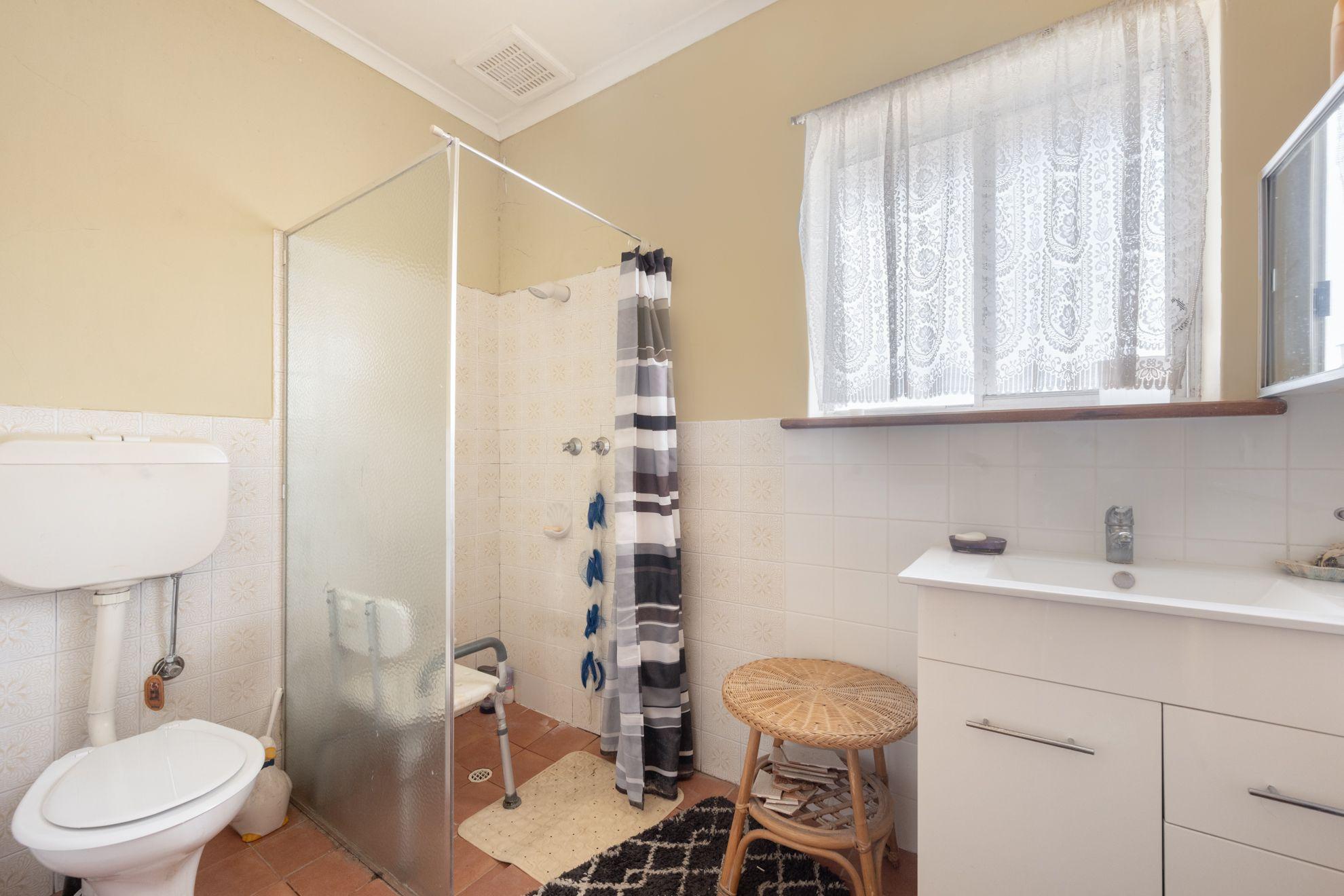 Solid 2 Bedroom Unit Available For Rent