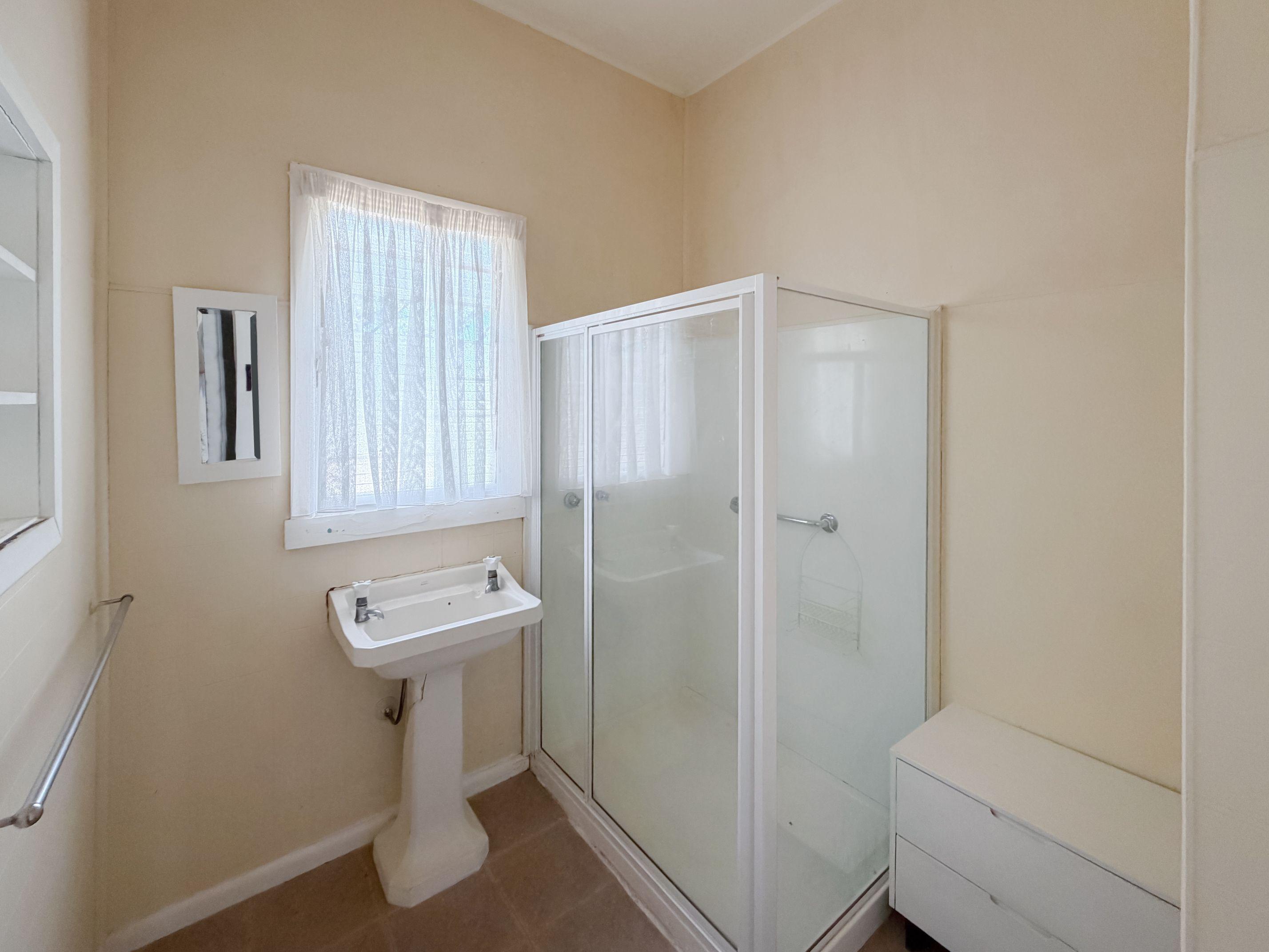 Spacious Farmhouse with Classic Country Charm