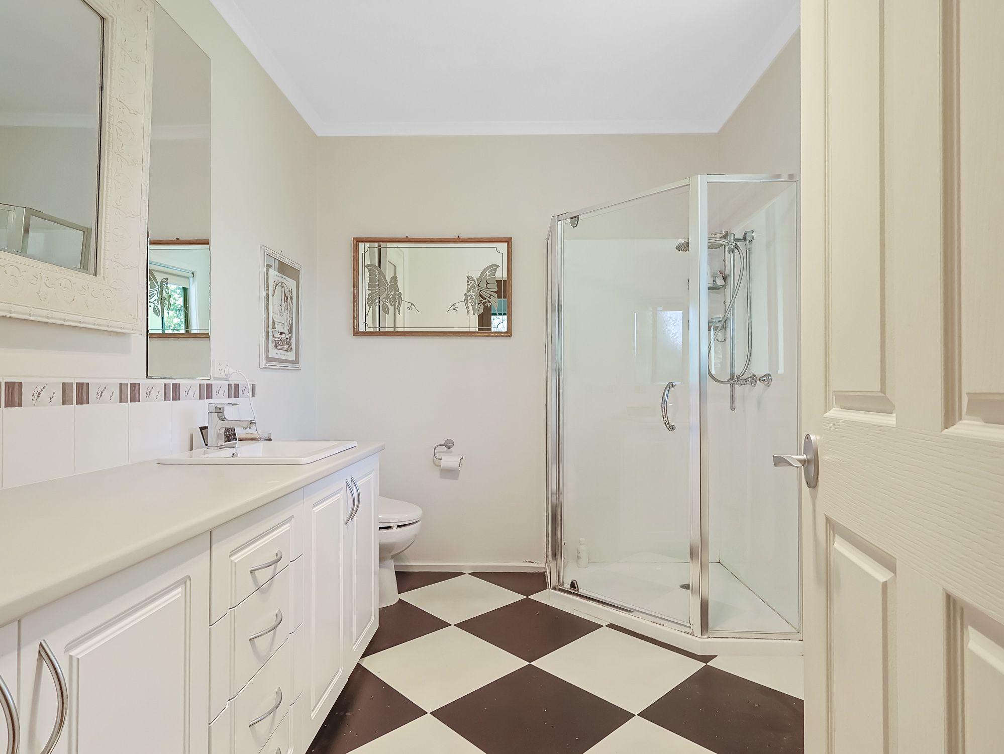 Exclusive Lakeside Estate - Wildlife, Water & Stunning Views