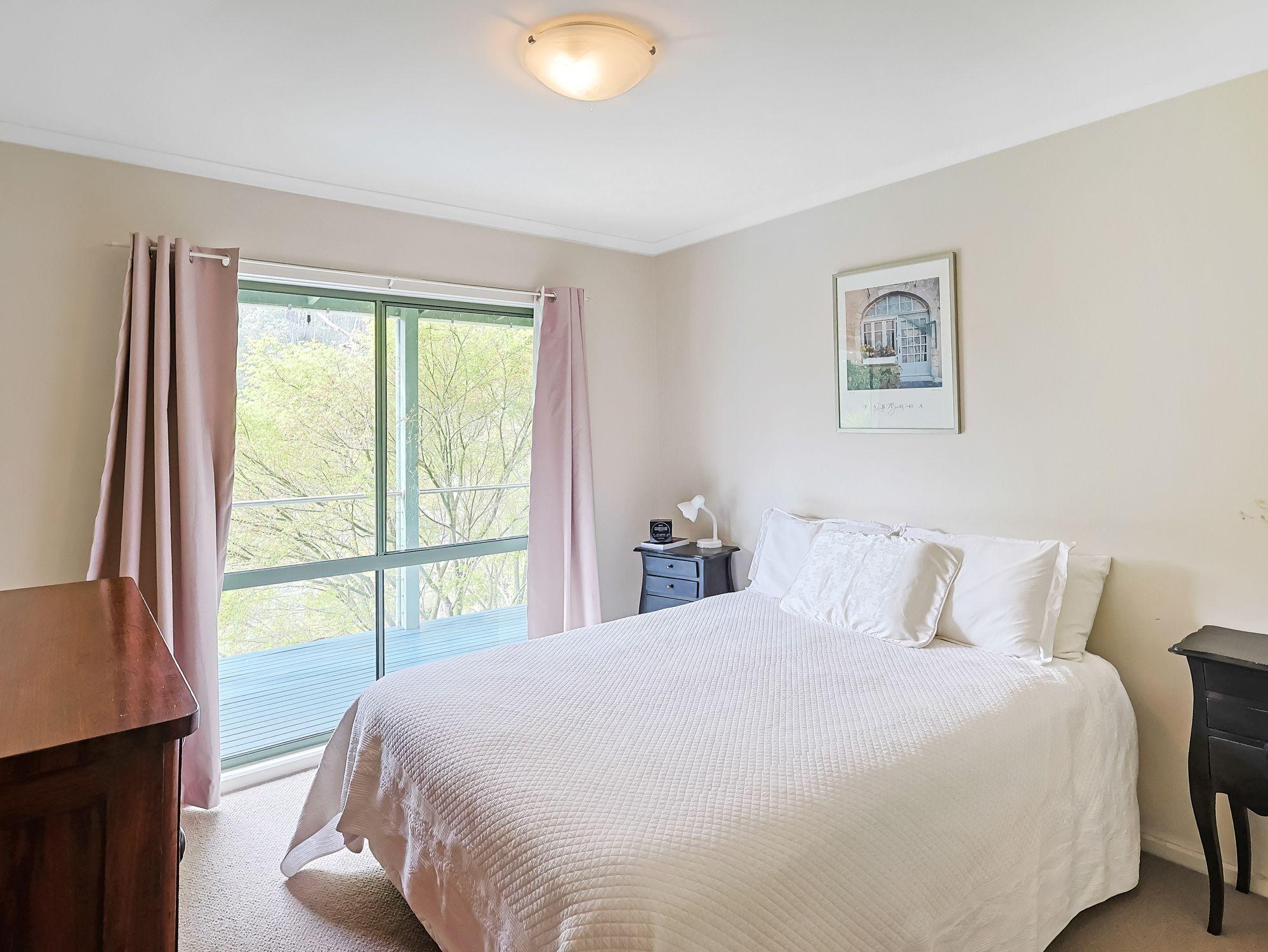 Exclusive Lakeside Estate - Wildlife, Water & Stunning Views