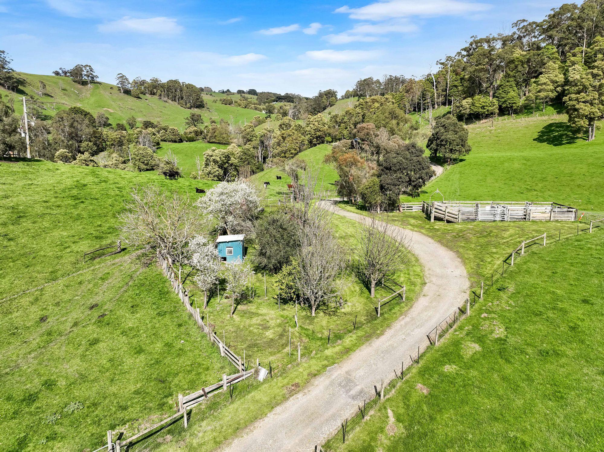 Exclusive Lakeside Estate - Wildlife, Water & Stunning Views