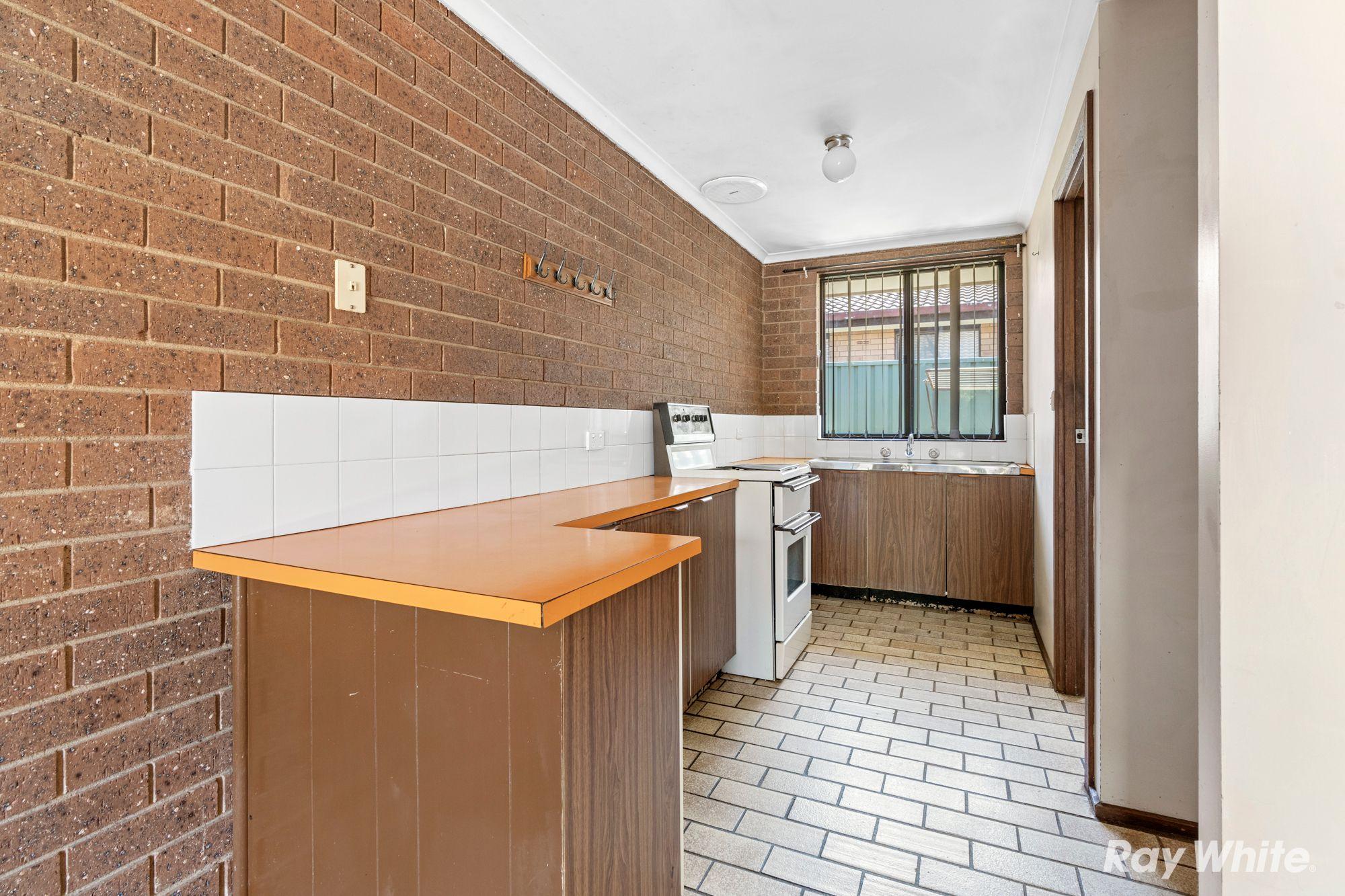 Well-Priced 2 Bedroom Unit Offering Easy Living