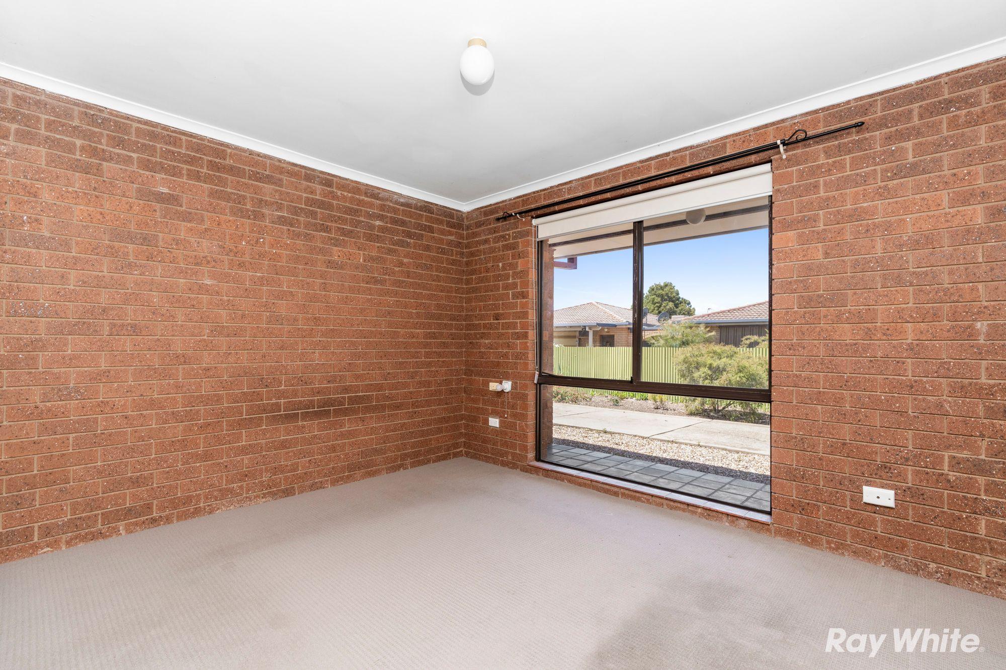 Well-Priced 2 Bedroom Unit Offering Easy Living