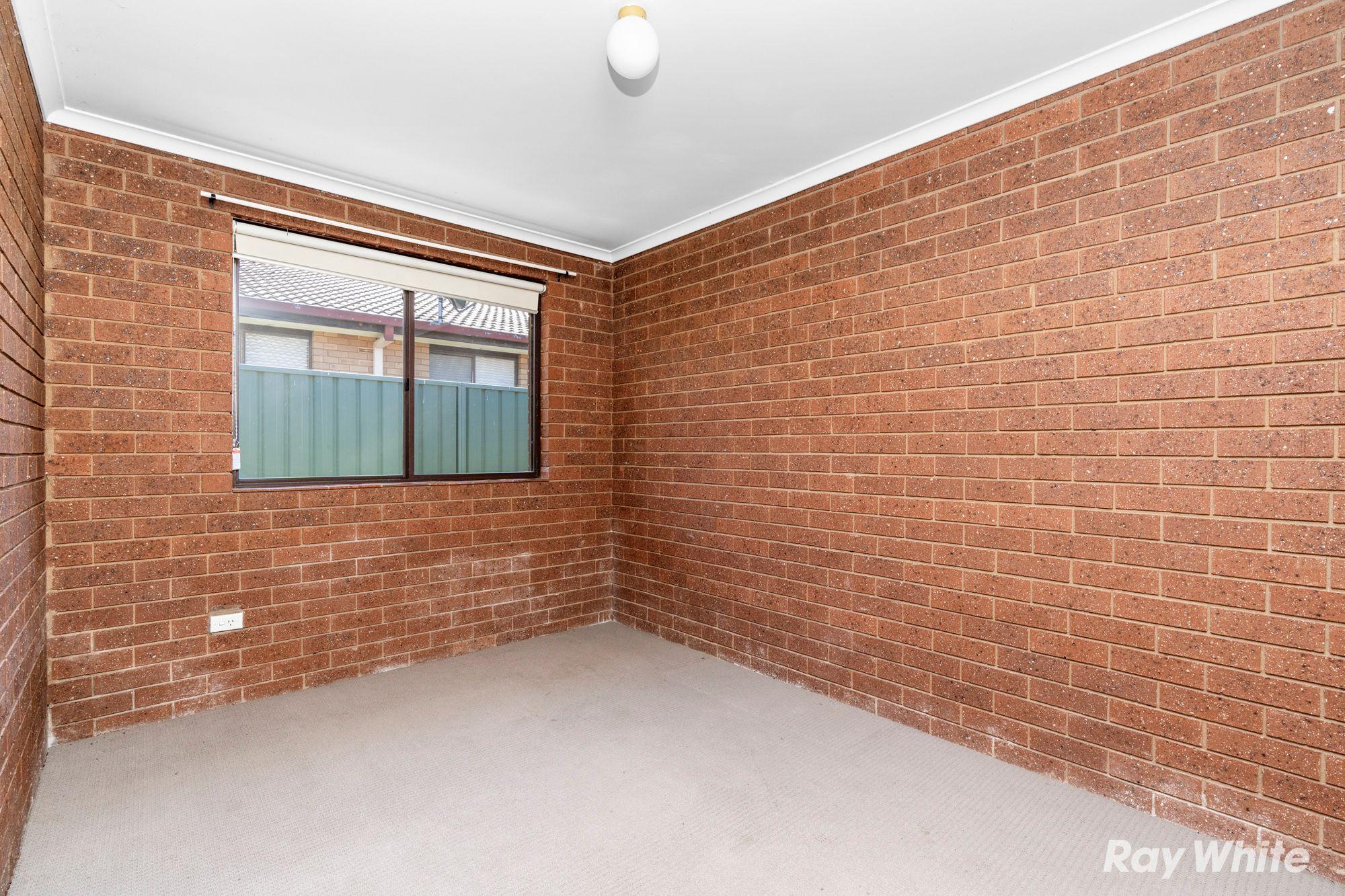 Well-Priced 2 Bedroom Unit Offering Easy Living