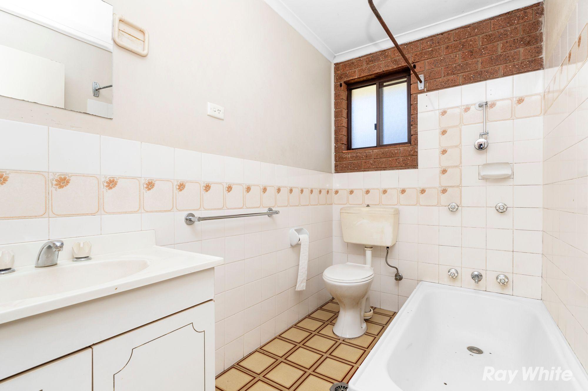 Well-Priced 2 Bedroom Unit Offering Easy Living