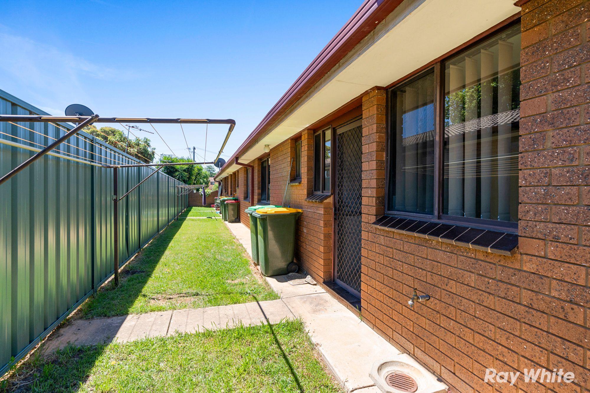 Well-Priced 2 Bedroom Unit Offering Easy Living