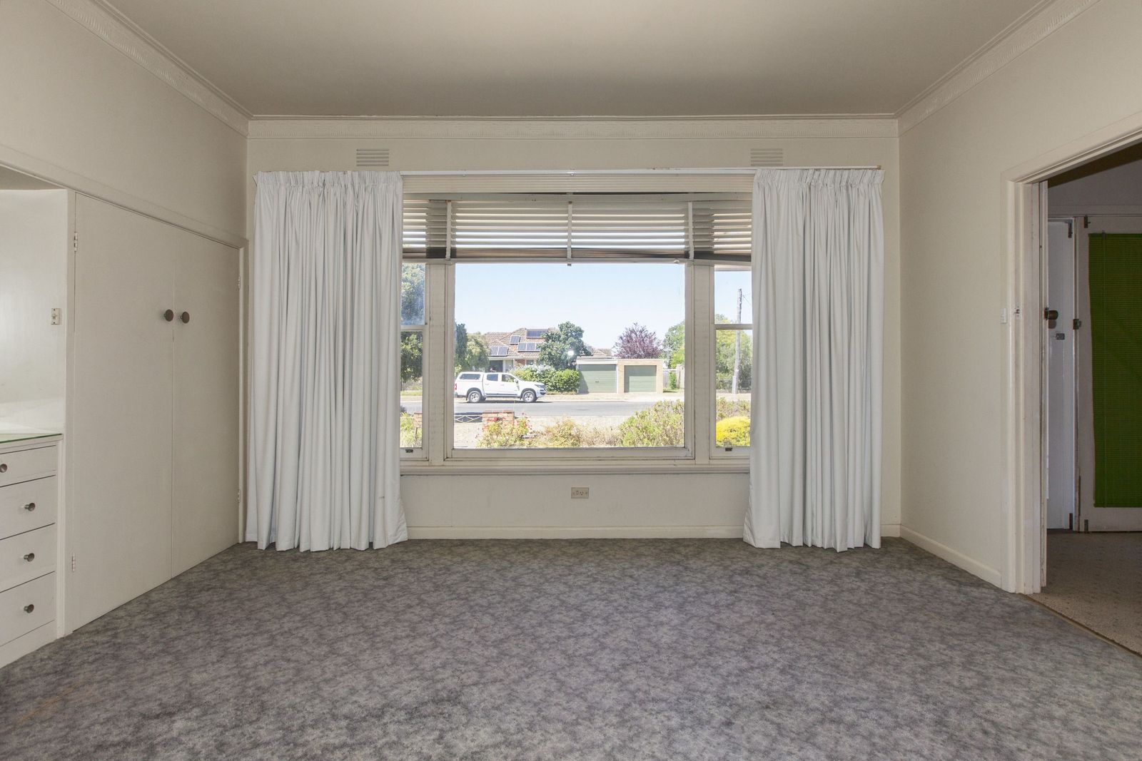 Fully furnished & situated within walking distance to everything the town has to offer