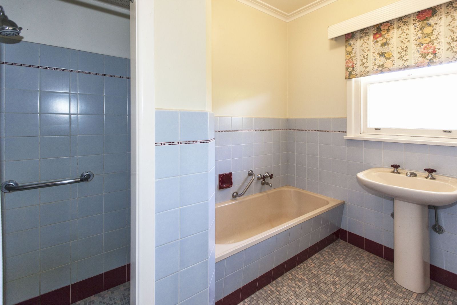 Fully furnished & situated within walking distance to everything the town has to offer