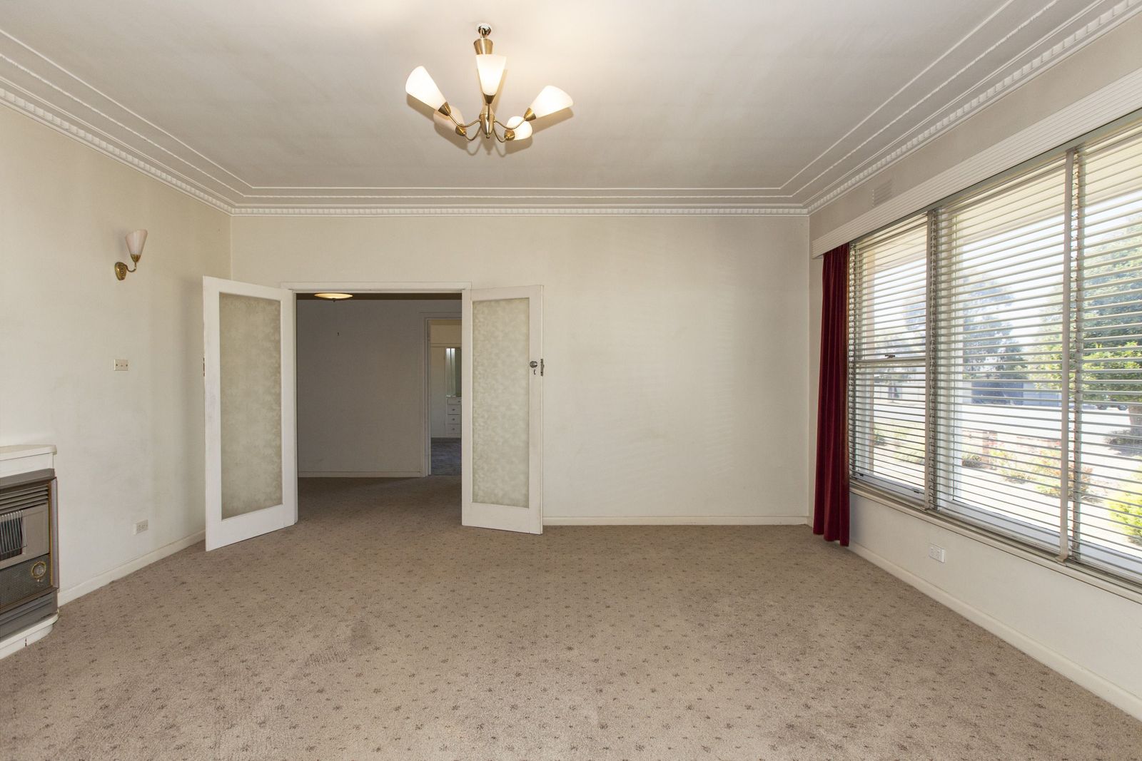 Fully furnished & situated within walking distance to everything the town has to offer