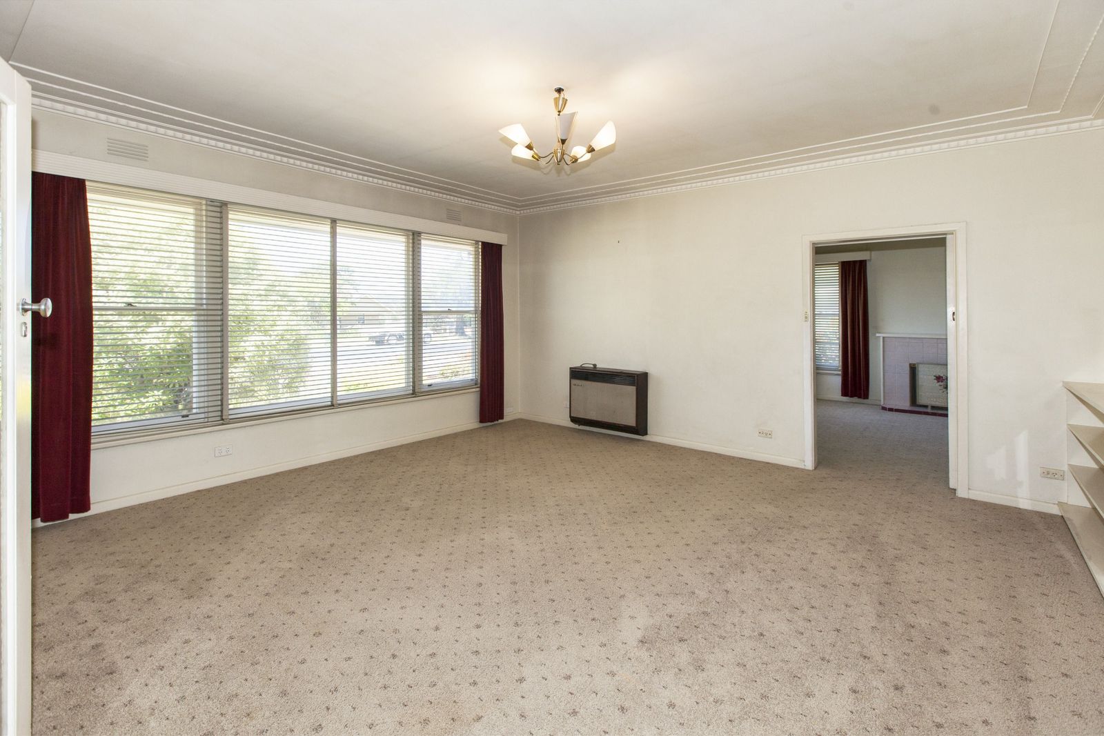 Fully furnished & situated within walking distance to everything the town has to offer