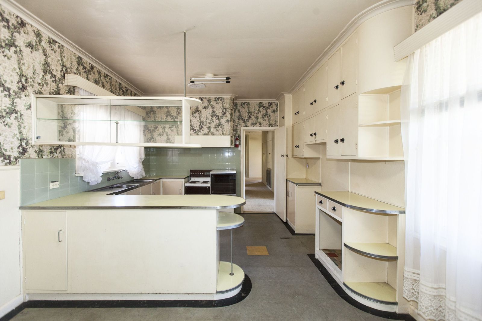 Fully furnished & situated within walking distance to everything the town has to offer