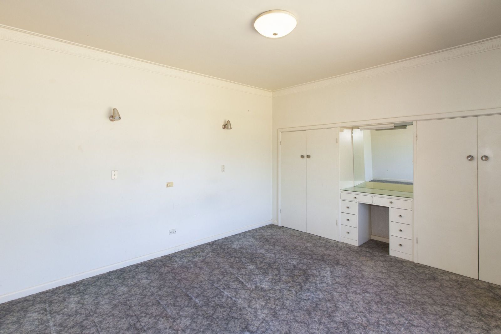 Fully furnished & situated within walking distance to everything the town has to offer