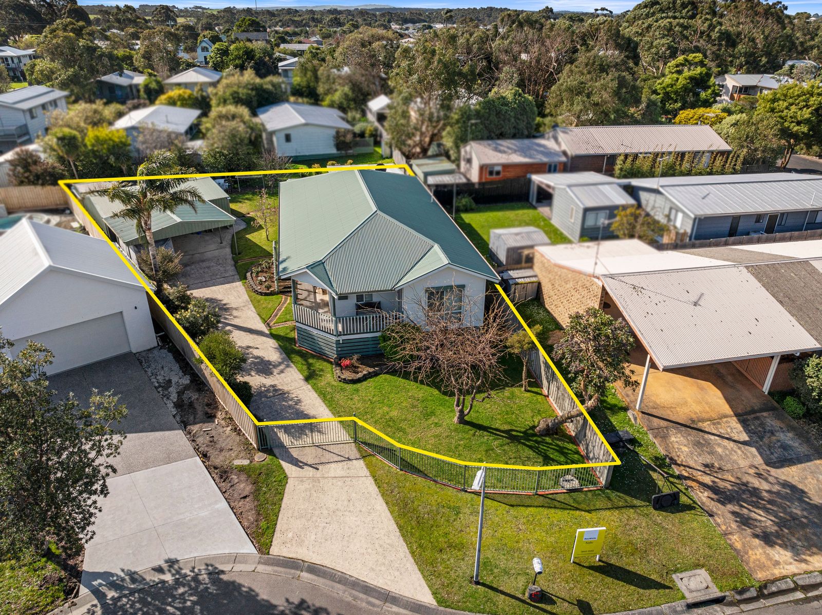 Three Bedroom, Two Bathroom Unfurnished!