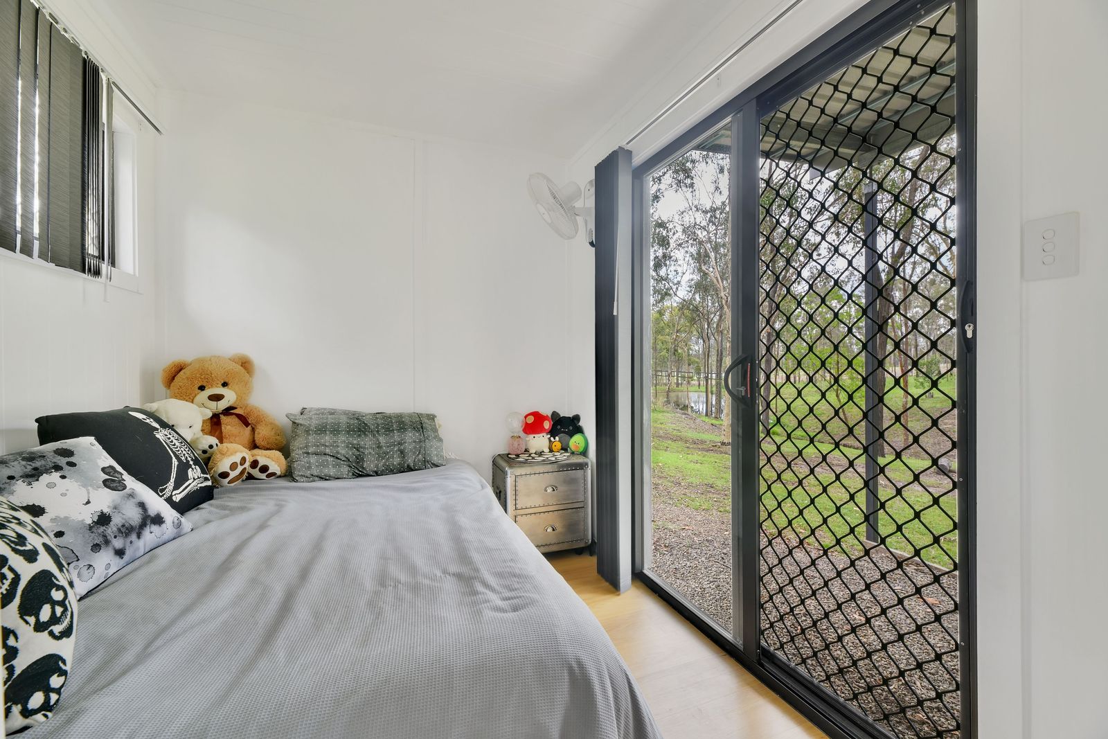 Escape to a Peaceful Acerage Retreat!