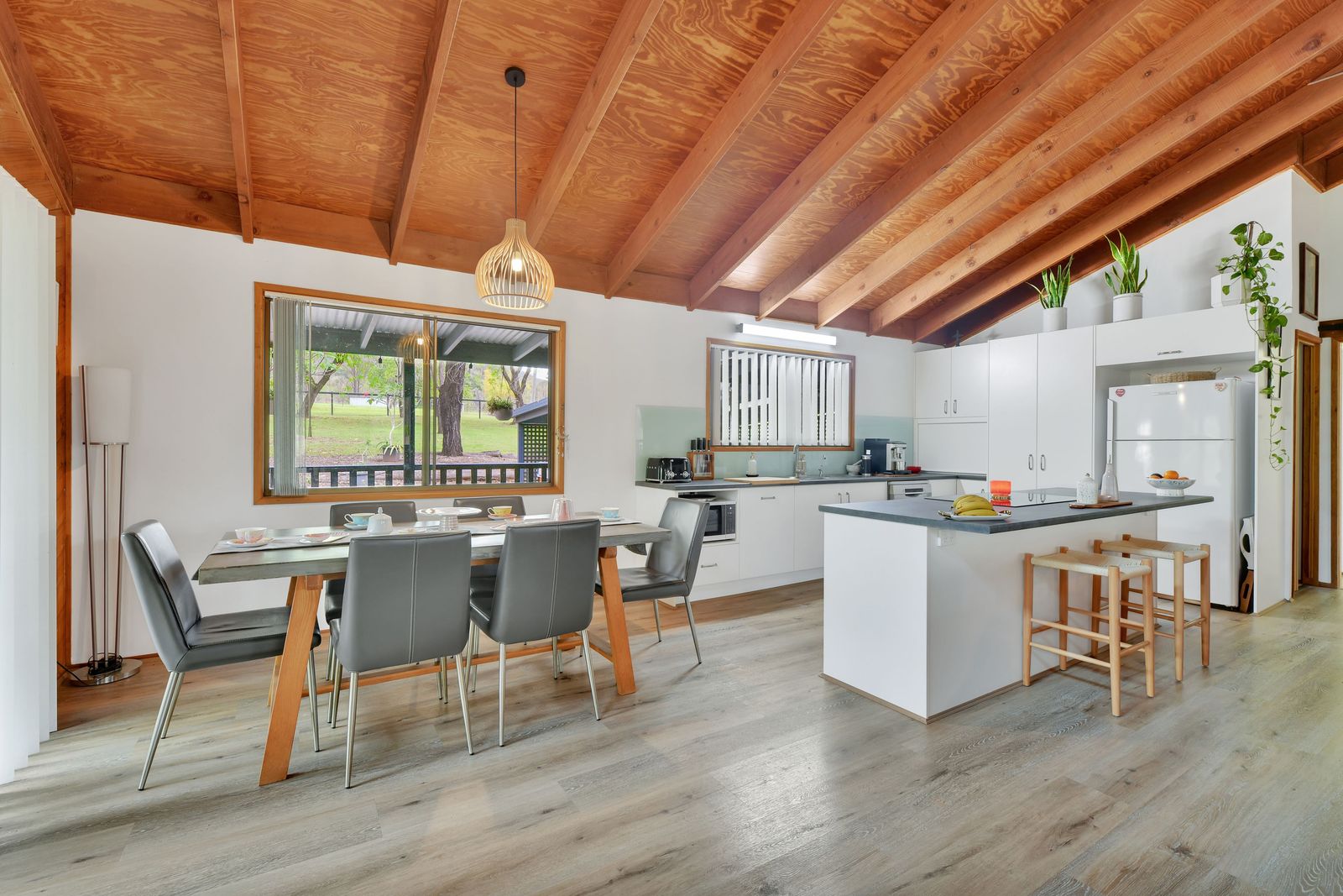 Escape to a Peaceful Acerage Retreat!