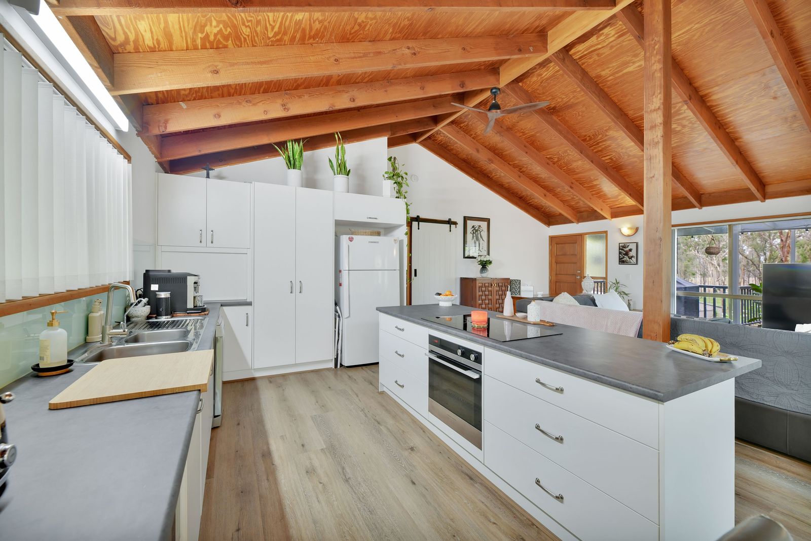 Escape to a Peaceful Acerage Retreat!