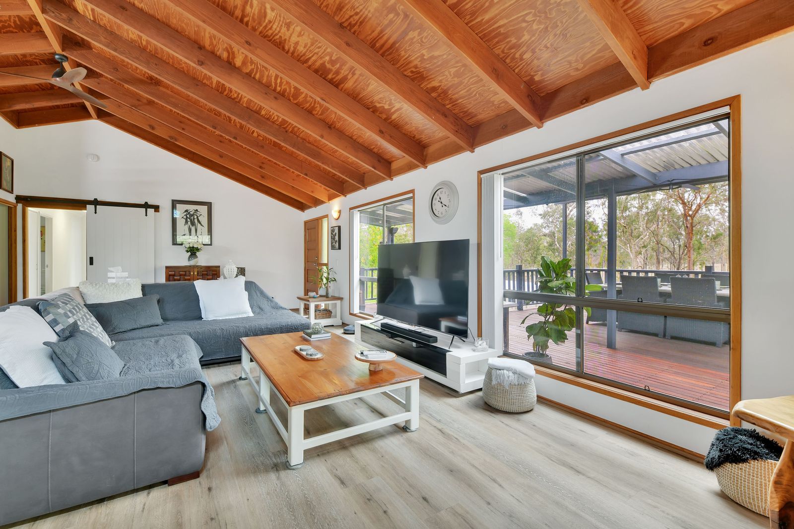 Escape to a Peaceful Acerage Retreat!