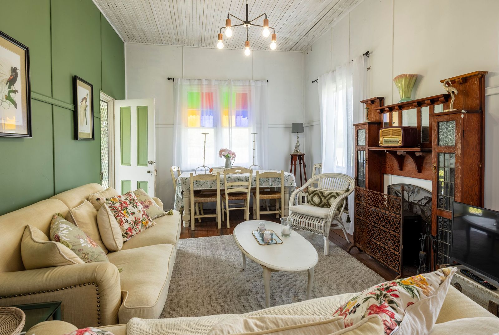 Home, Lifestyle and Acreage - This Has it All!