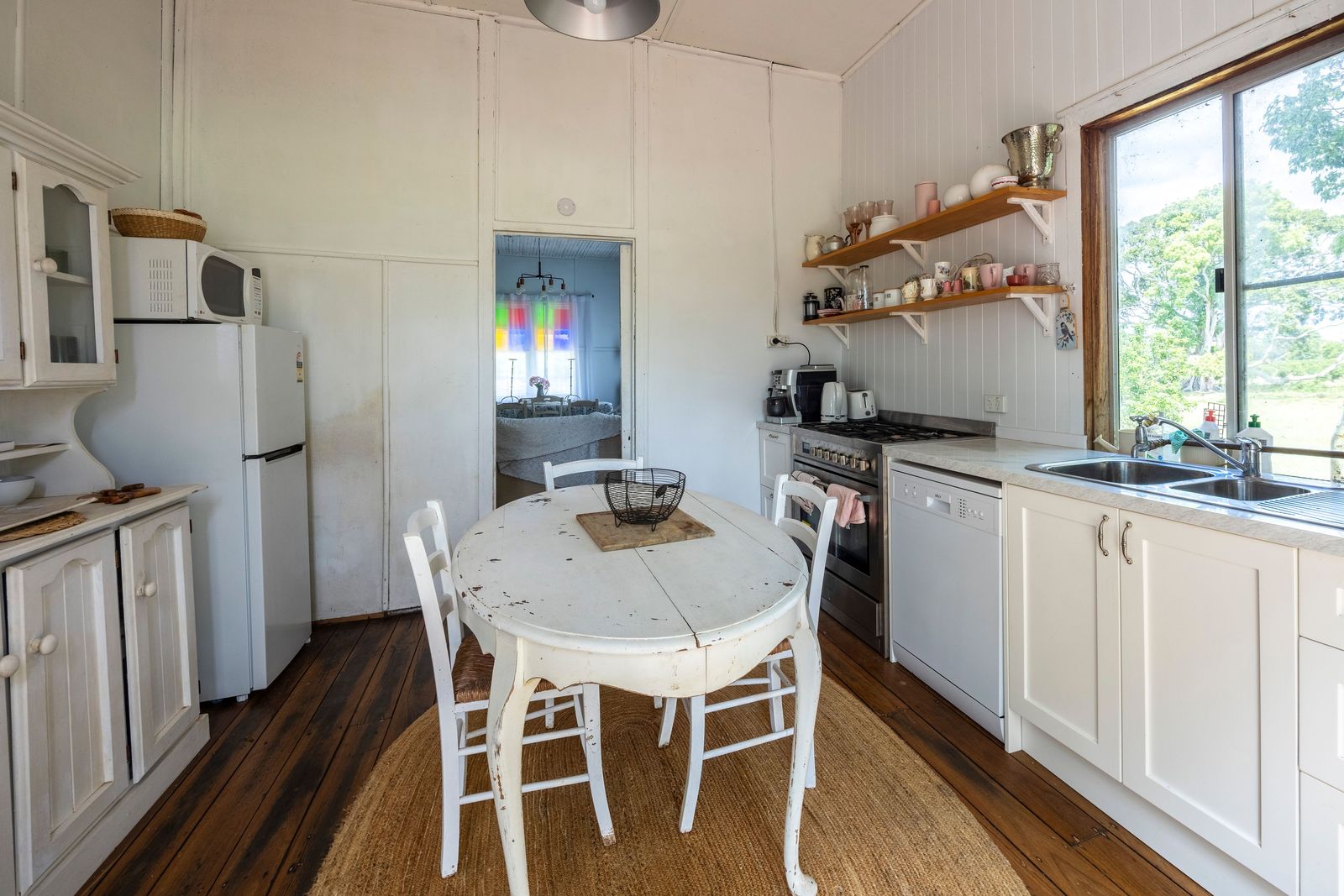 Home, Lifestyle and Acreage - This Has it All!