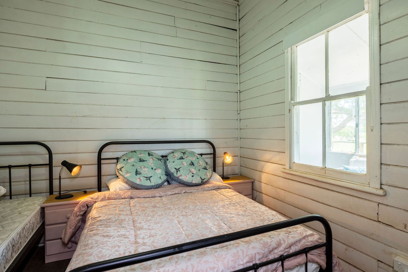 Home, Lifestyle and Acreage - This Has it All!