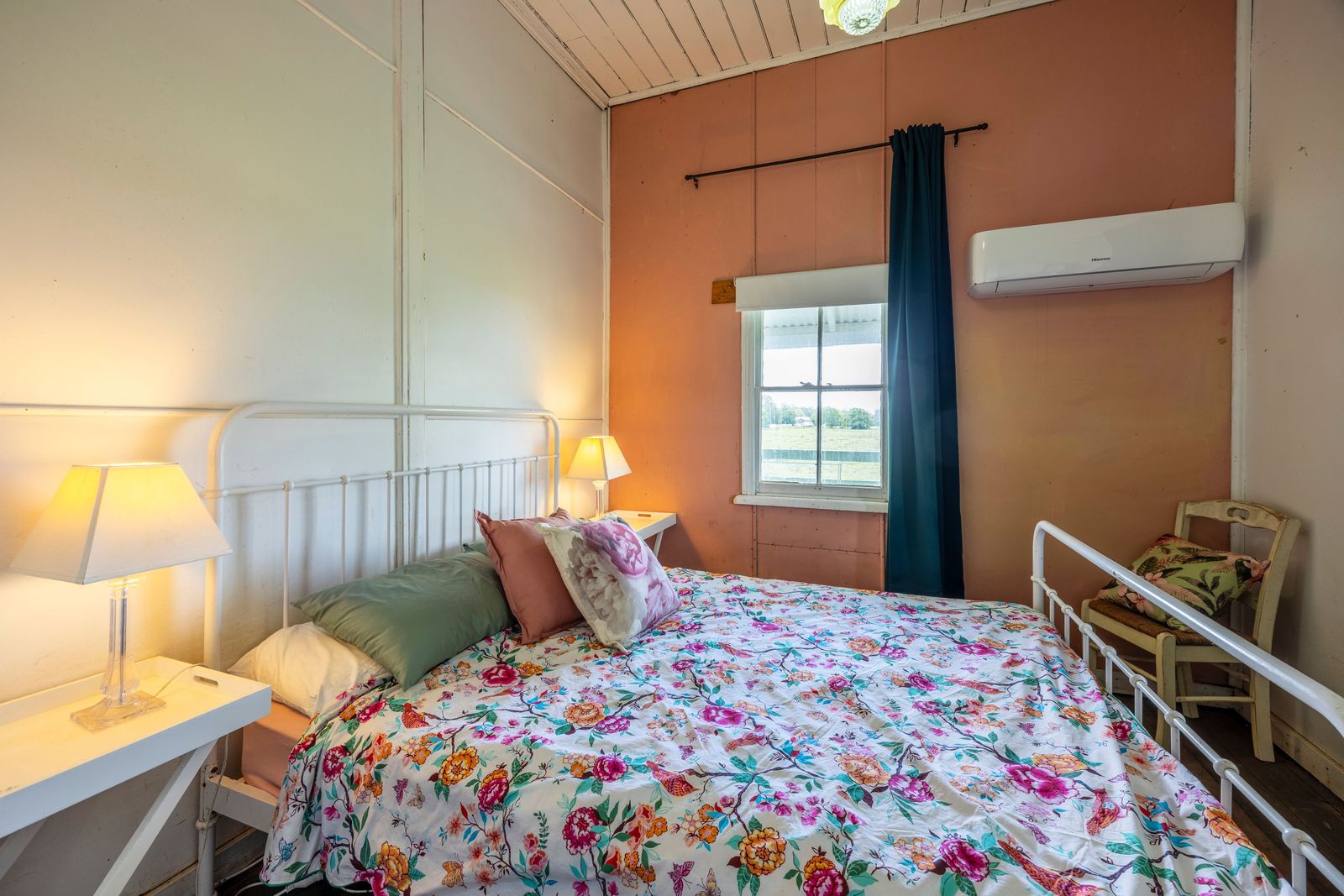 Home, Lifestyle and Acreage - This Has it All!