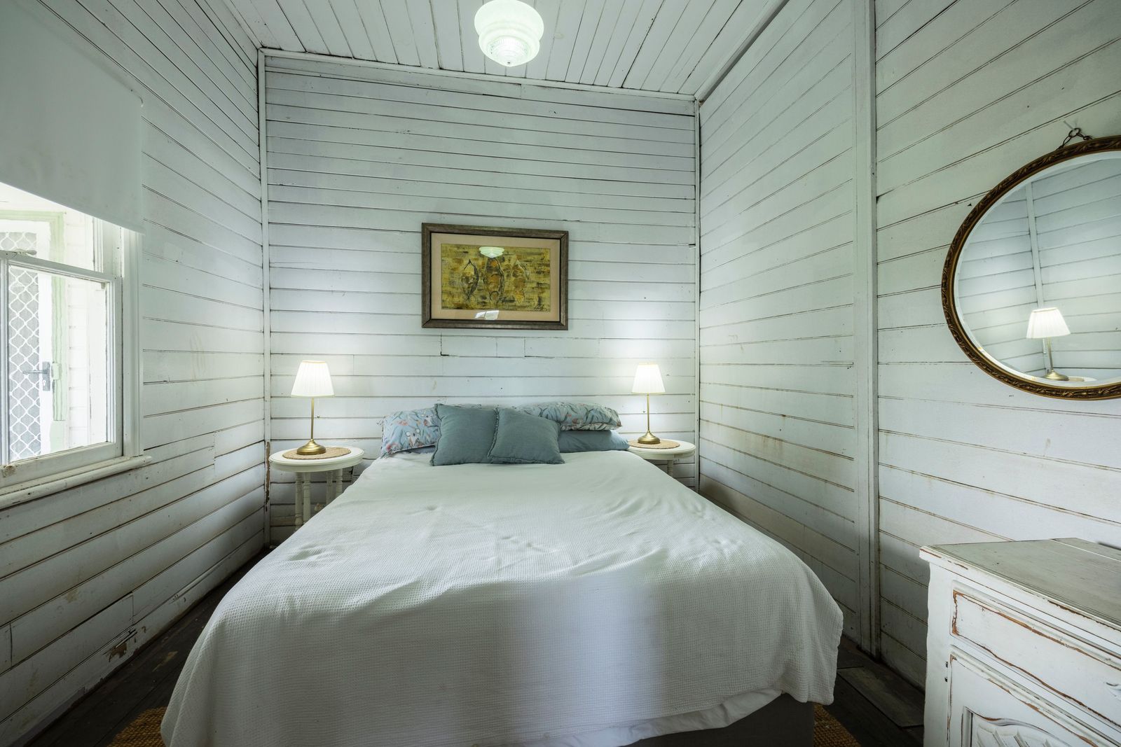 Home, Lifestyle and Acreage - This Has it All!