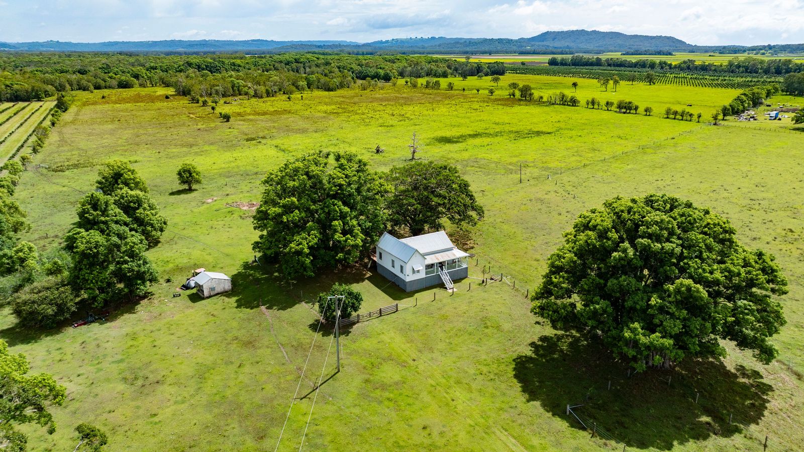 Home, Lifestyle and Acreage - This Has it All!