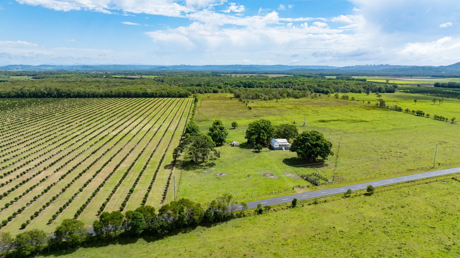 Home, Lifestyle and Acreage - This Has it All!