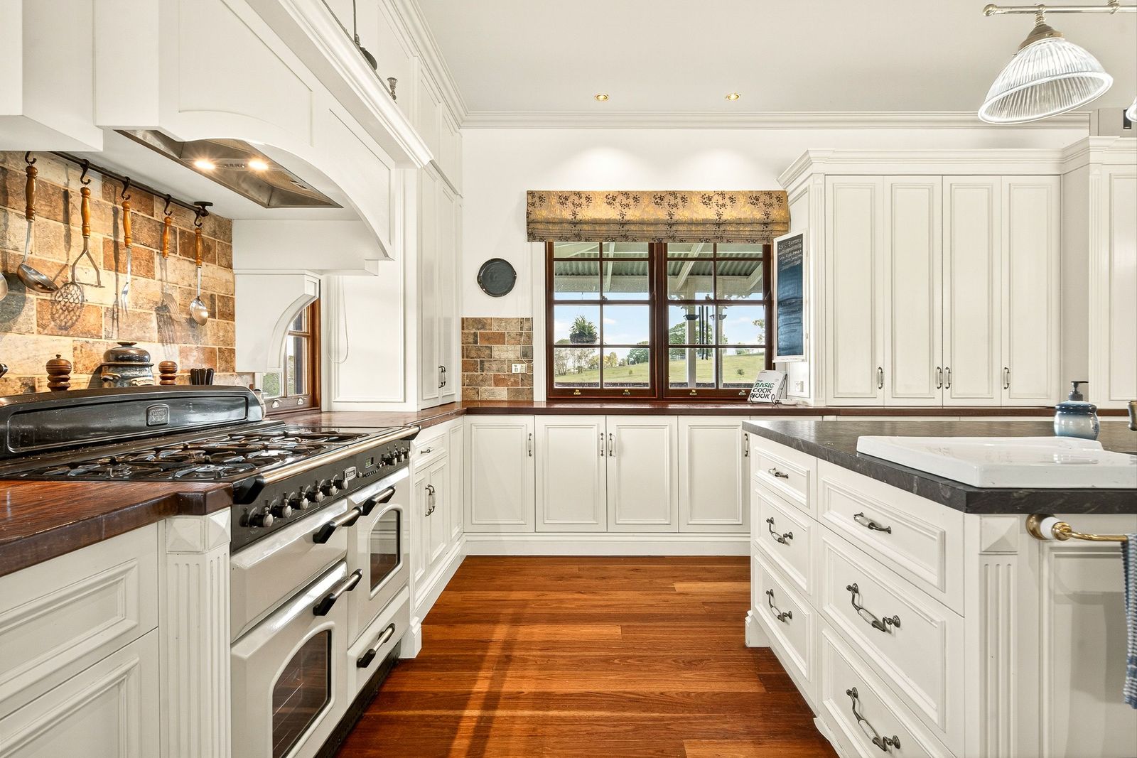 A Hand-Crafted Masterpiece on 6.42 Acres - The Pinnacle of Rural Luxury in Pine Mountain