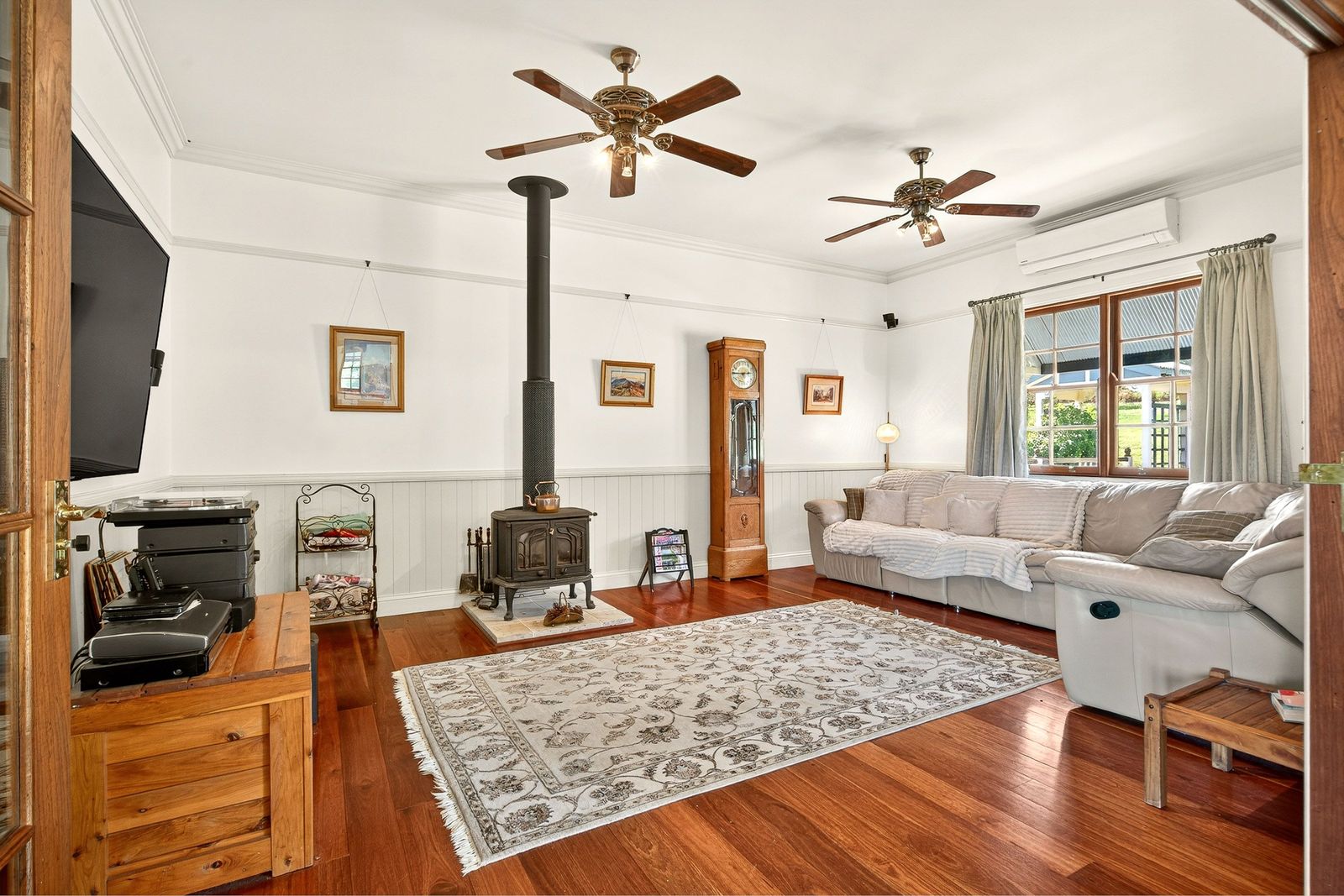 A Hand-Crafted Masterpiece on 6.42 Acres - The Pinnacle of Rural Luxury in Pine Mountain