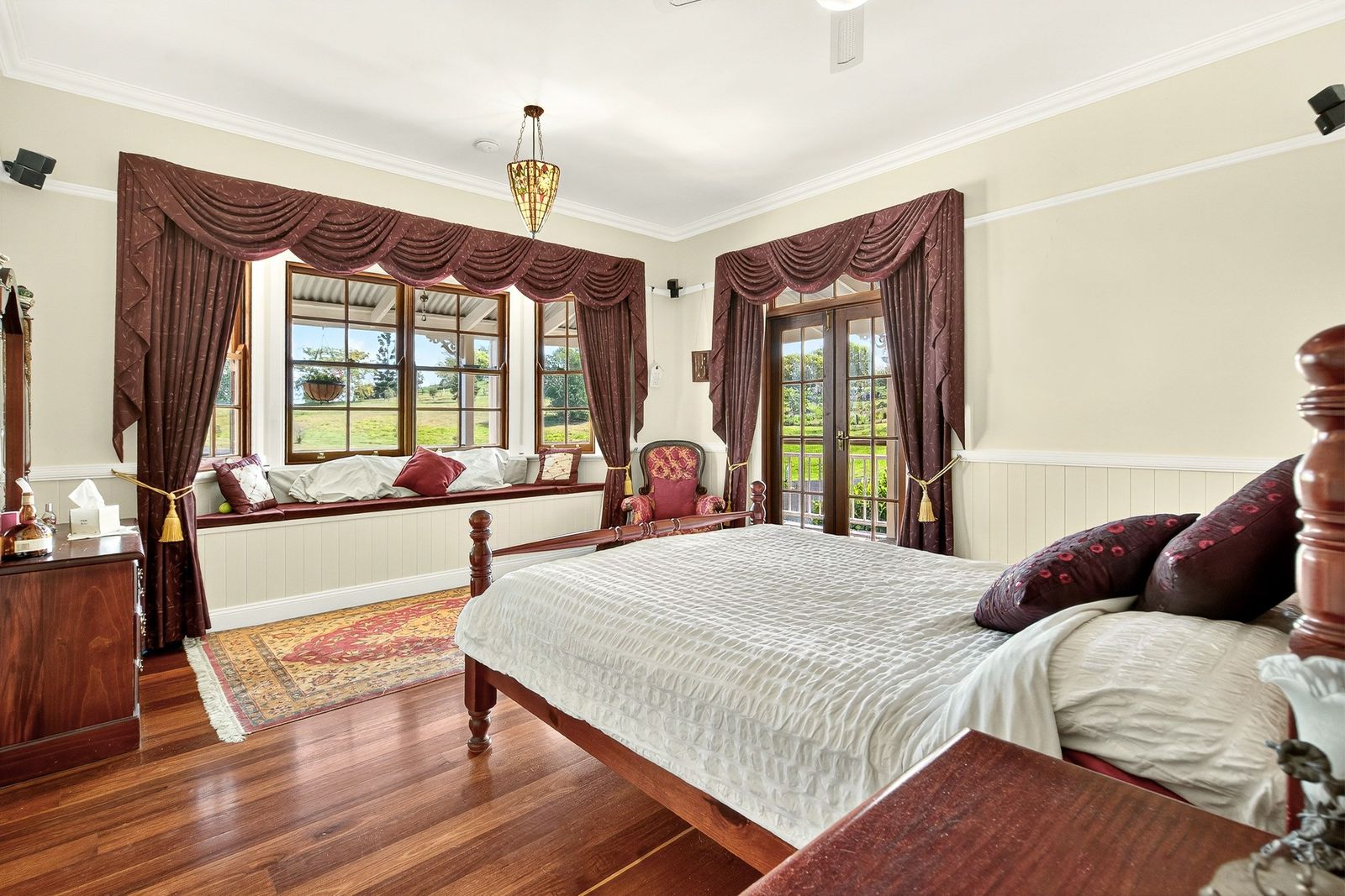 A Hand-Crafted Masterpiece on 6.42 Acres - The Pinnacle of Rural Luxury in Pine Mountain