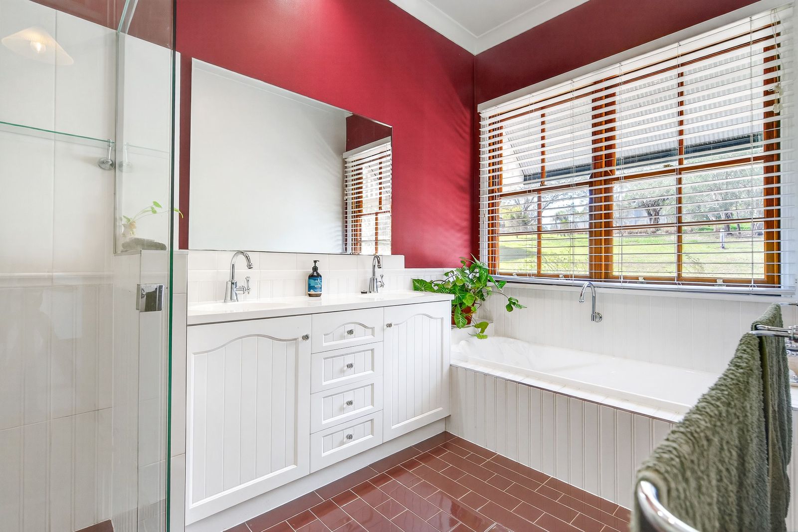 A Hand-Crafted Masterpiece on 6.42 Acres - The Pinnacle of Rural Luxury in Pine Mountain