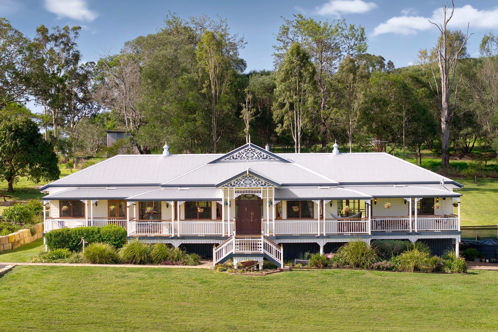 A Hand-Crafted Masterpiece on 6.42 Acres - The Pinnacle of Rural Luxury in Pine Mountain