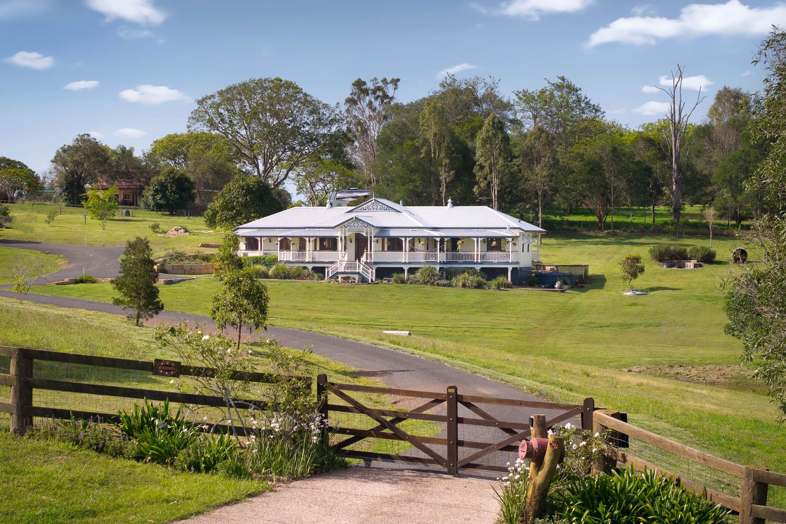 A Hand-Crafted Masterpiece on 6.42 Acres - The Pinnacle of Rural Luxury in Pine Mountain