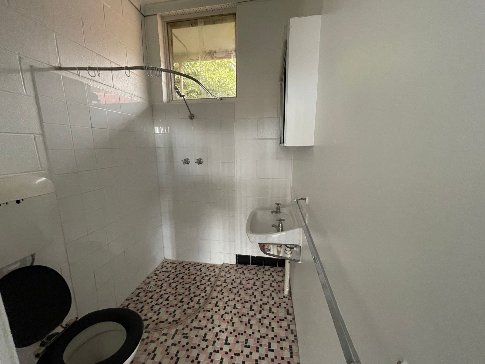 1 Bedroom Unit Available In ideal Location