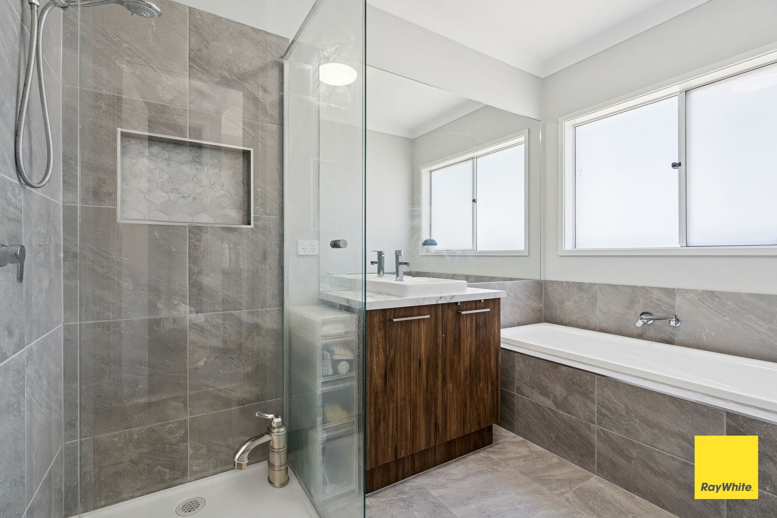 Stunning, Modern & Spacious Home for Rent - 4 Bedrooms, 2 Bathrooms