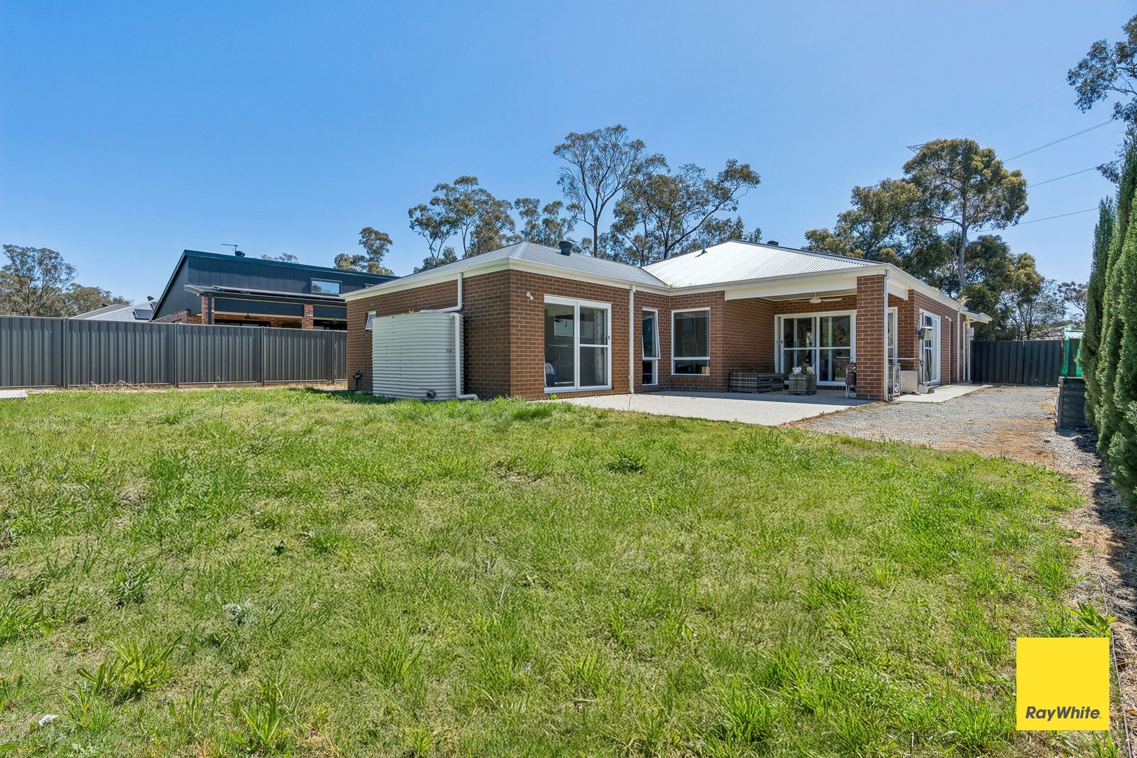 Stunning, Modern & Spacious Home for Rent - 4 Bedrooms, 2 Bathrooms