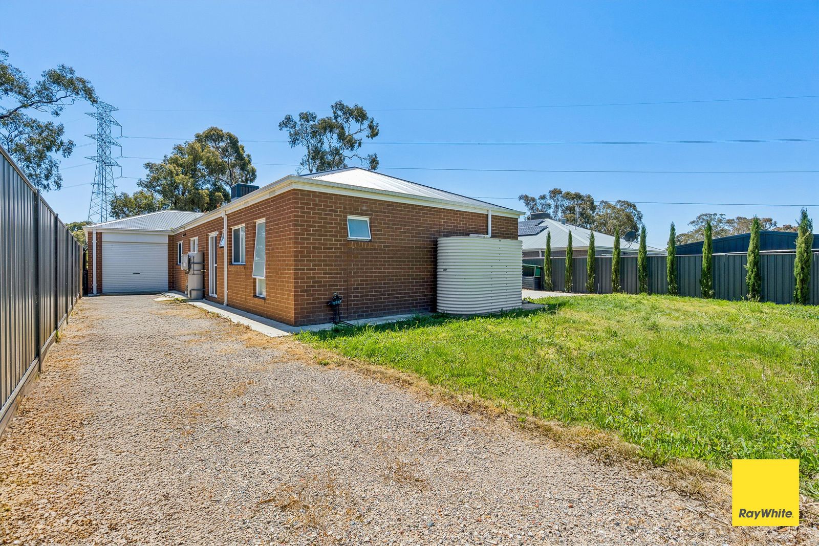 Stunning, Modern & Spacious Home for Rent - 4 Bedrooms, 2 Bathrooms