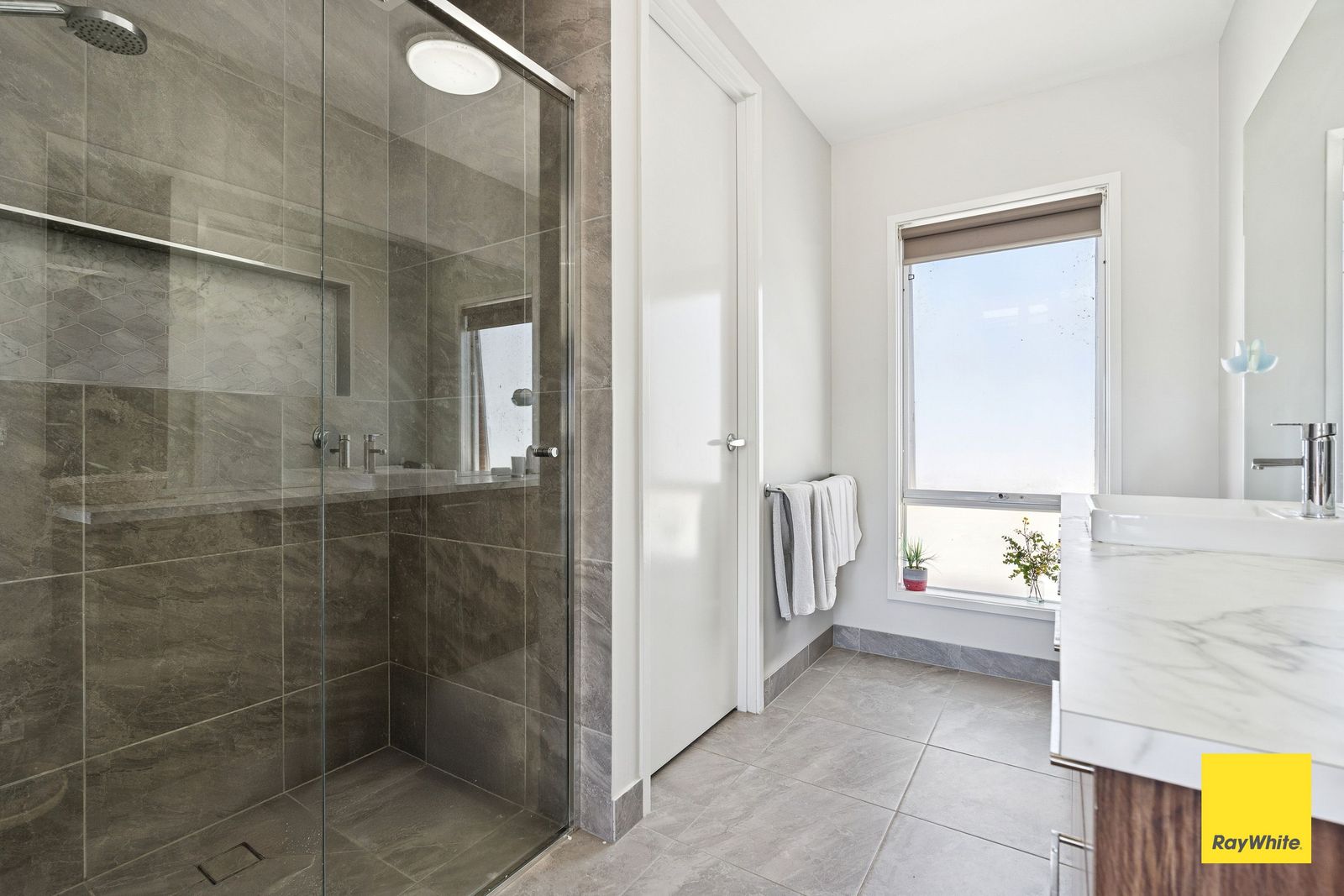 Stunning, Modern & Spacious Home for Rent - 4 Bedrooms, 2 Bathrooms