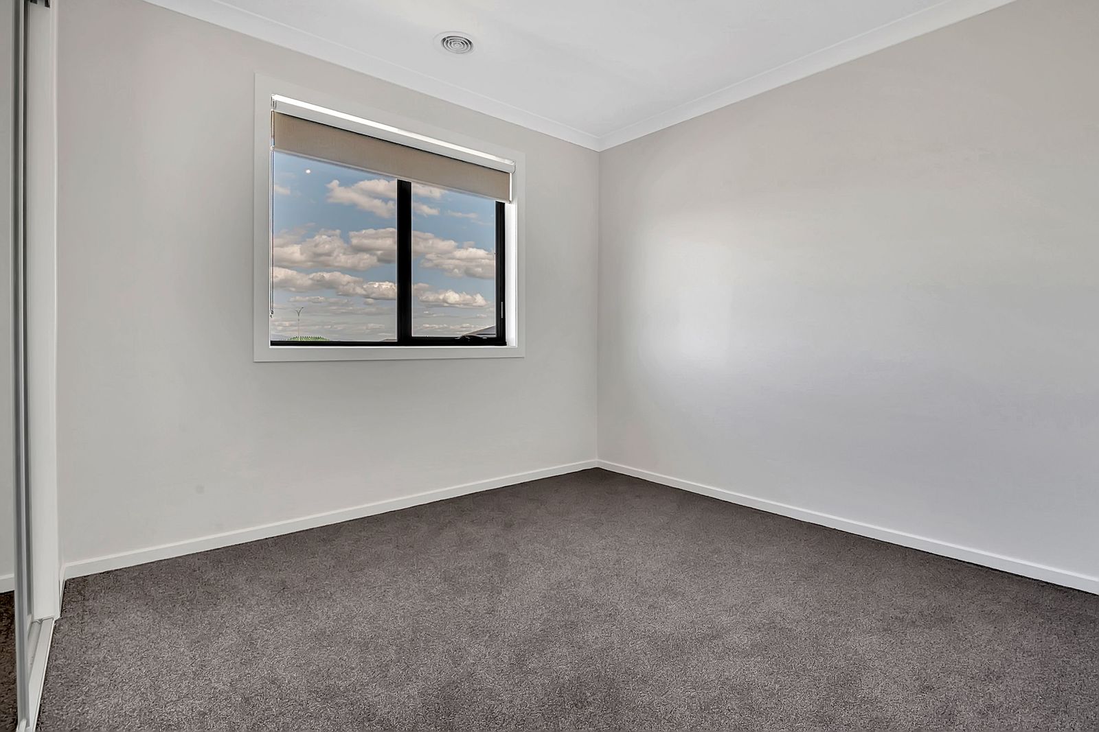 SPACIOUS, LIGHT & BRIGHT FAMILY HOME