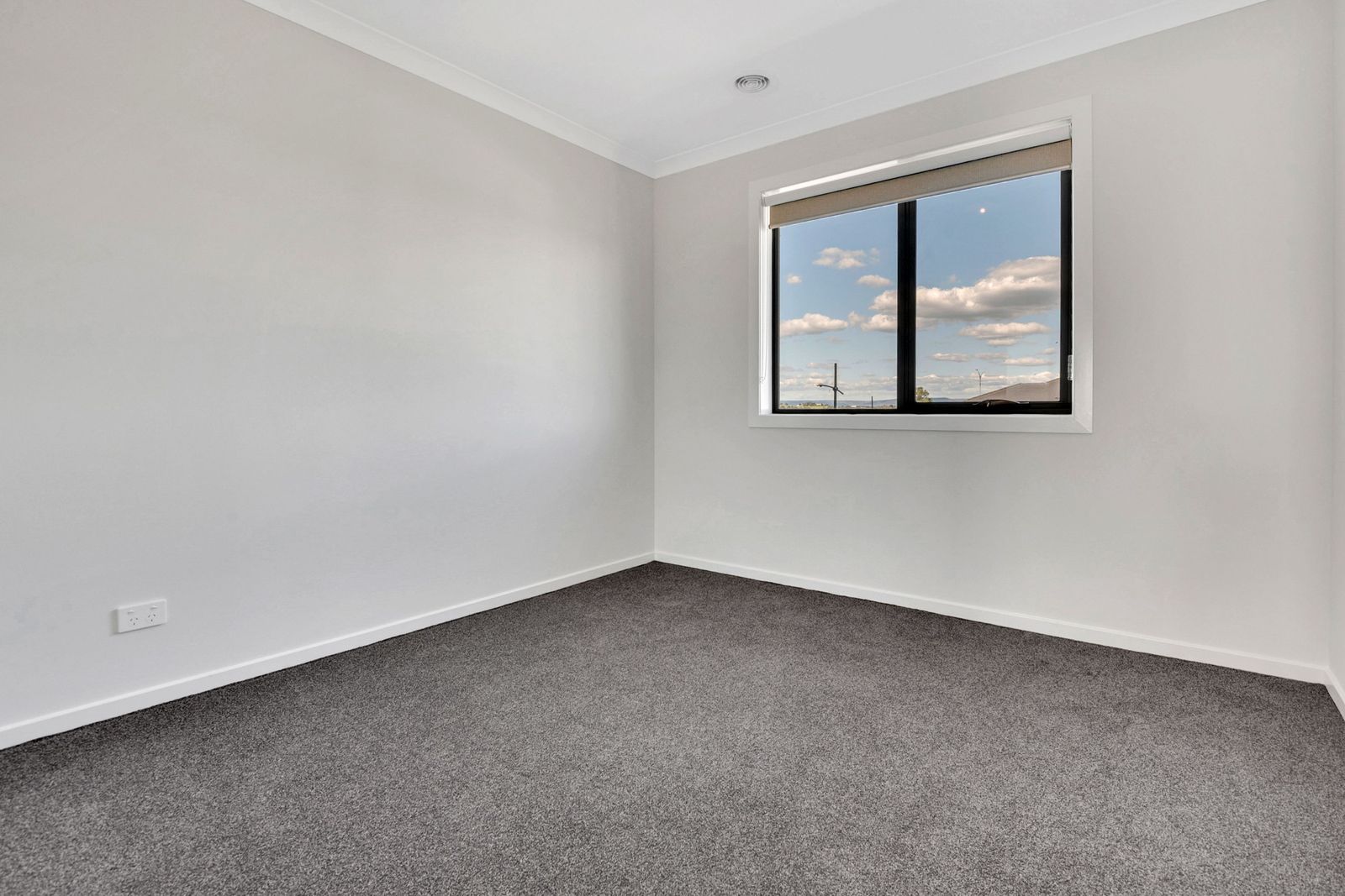 SPACIOUS, LIGHT & BRIGHT FAMILY HOME