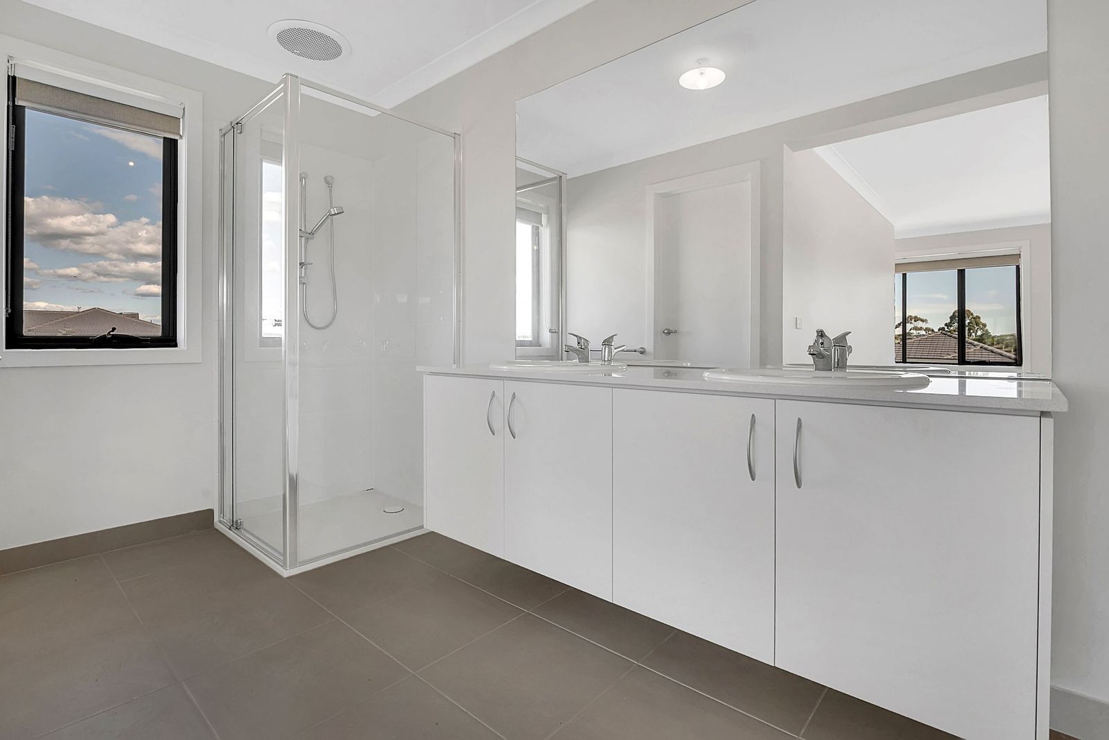 SPACIOUS, LIGHT & BRIGHT FAMILY HOME