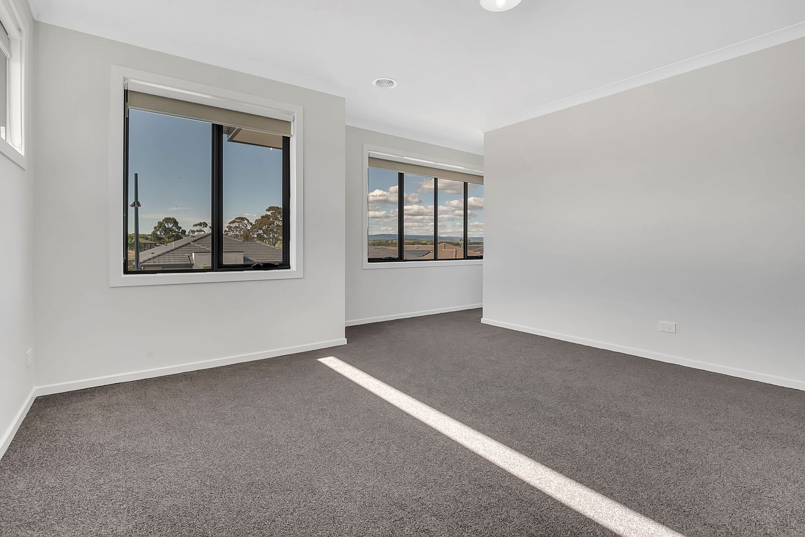 SPACIOUS, LIGHT & BRIGHT FAMILY HOME