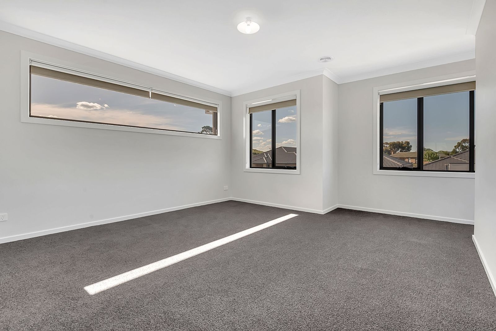 SPACIOUS, LIGHT & BRIGHT FAMILY HOME