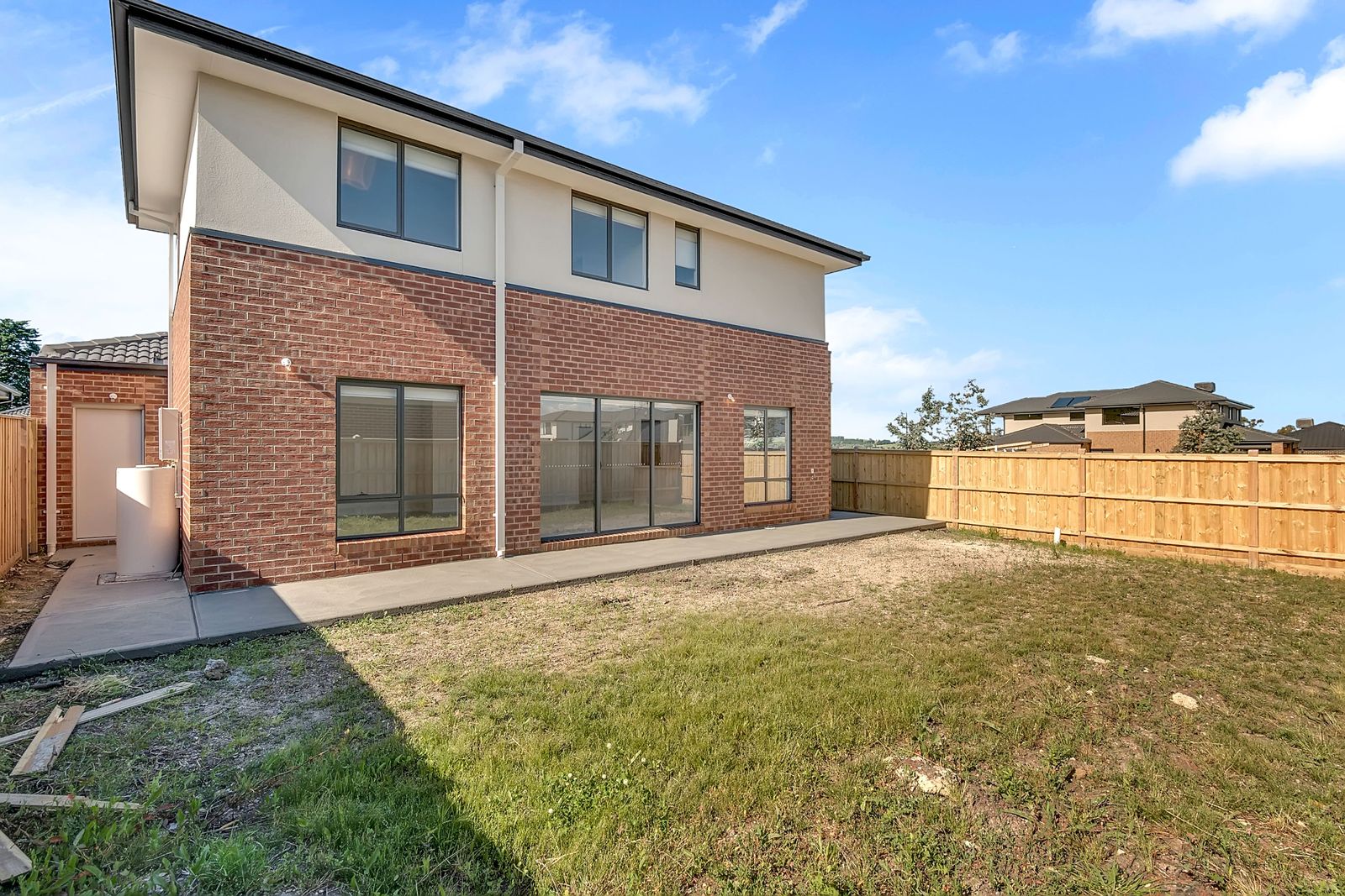 SPACIOUS, LIGHT & BRIGHT FAMILY HOME