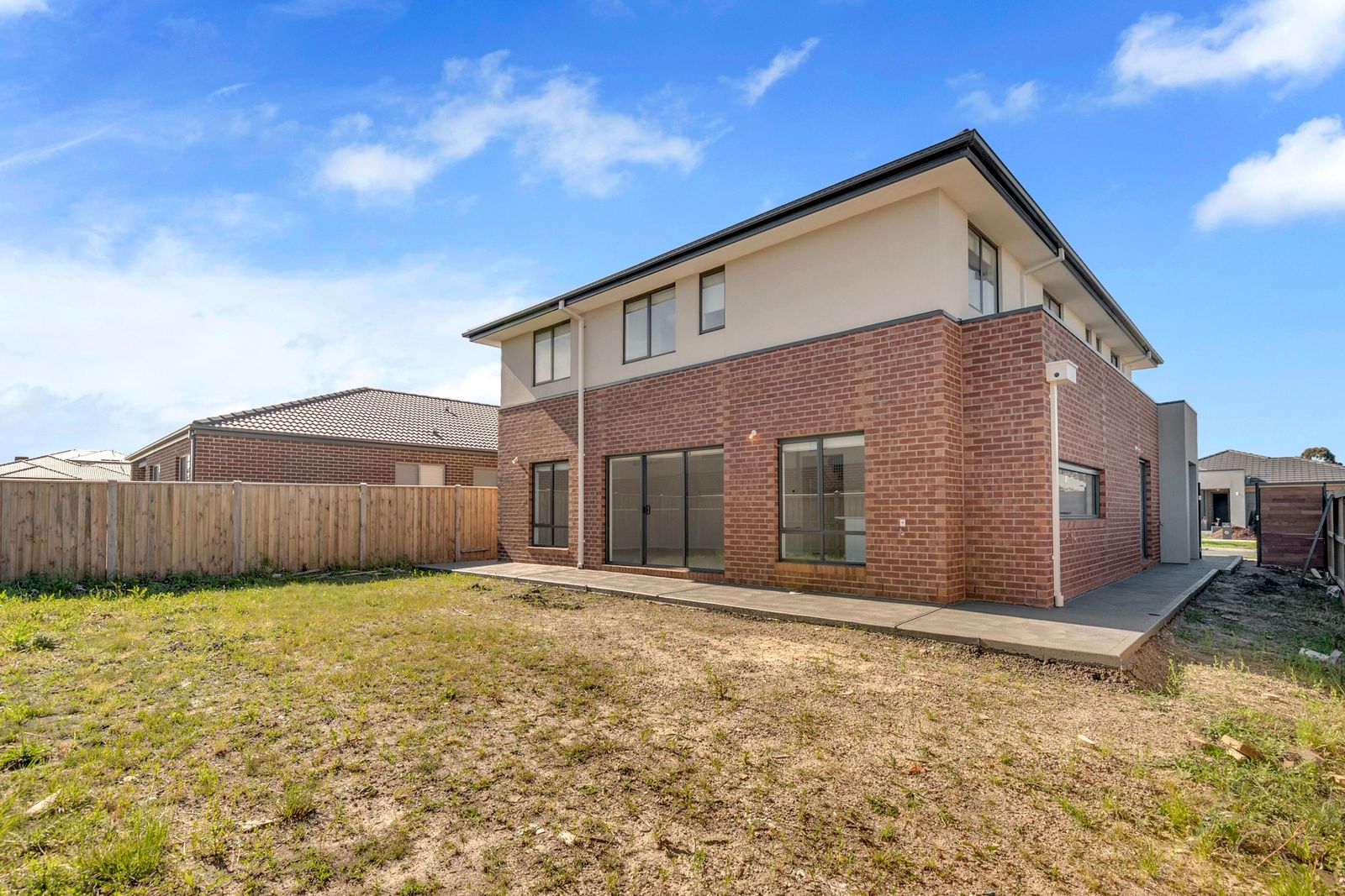 SPACIOUS, LIGHT & BRIGHT FAMILY HOME