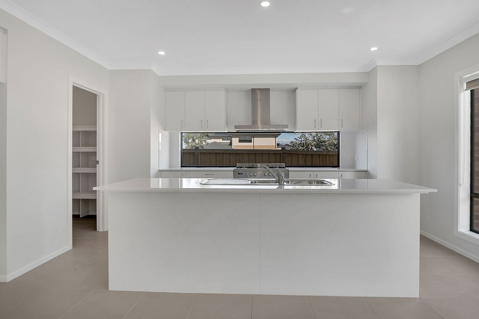 SPACIOUS, LIGHT & BRIGHT FAMILY HOME