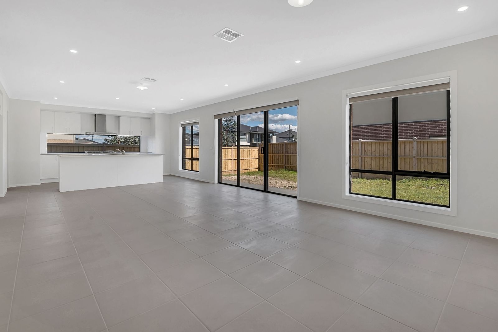 SPACIOUS, LIGHT & BRIGHT FAMILY HOME