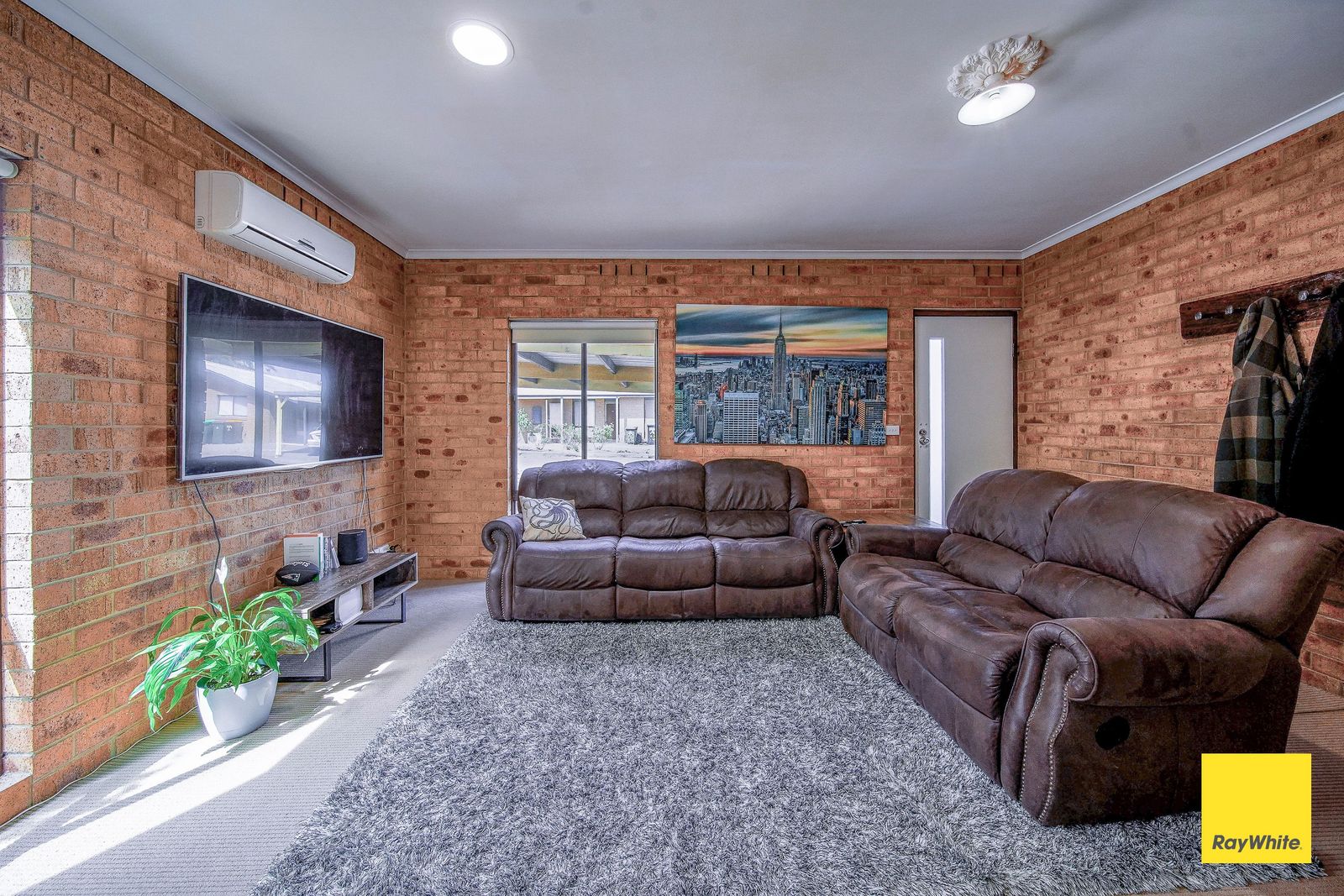 2-Bedroom Unit in the Heart of Golden Square