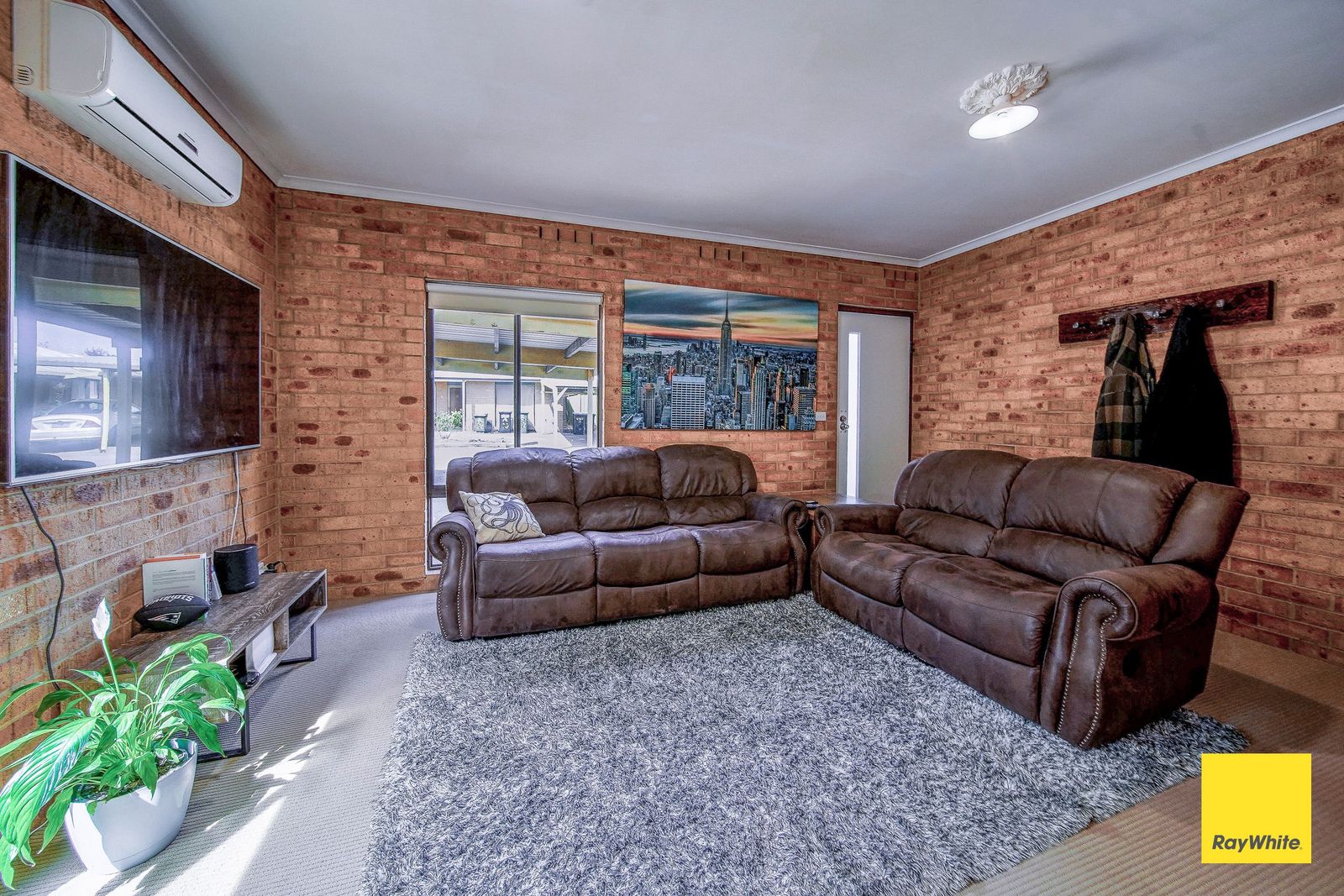 2-Bedroom Unit in the Heart of Golden Square